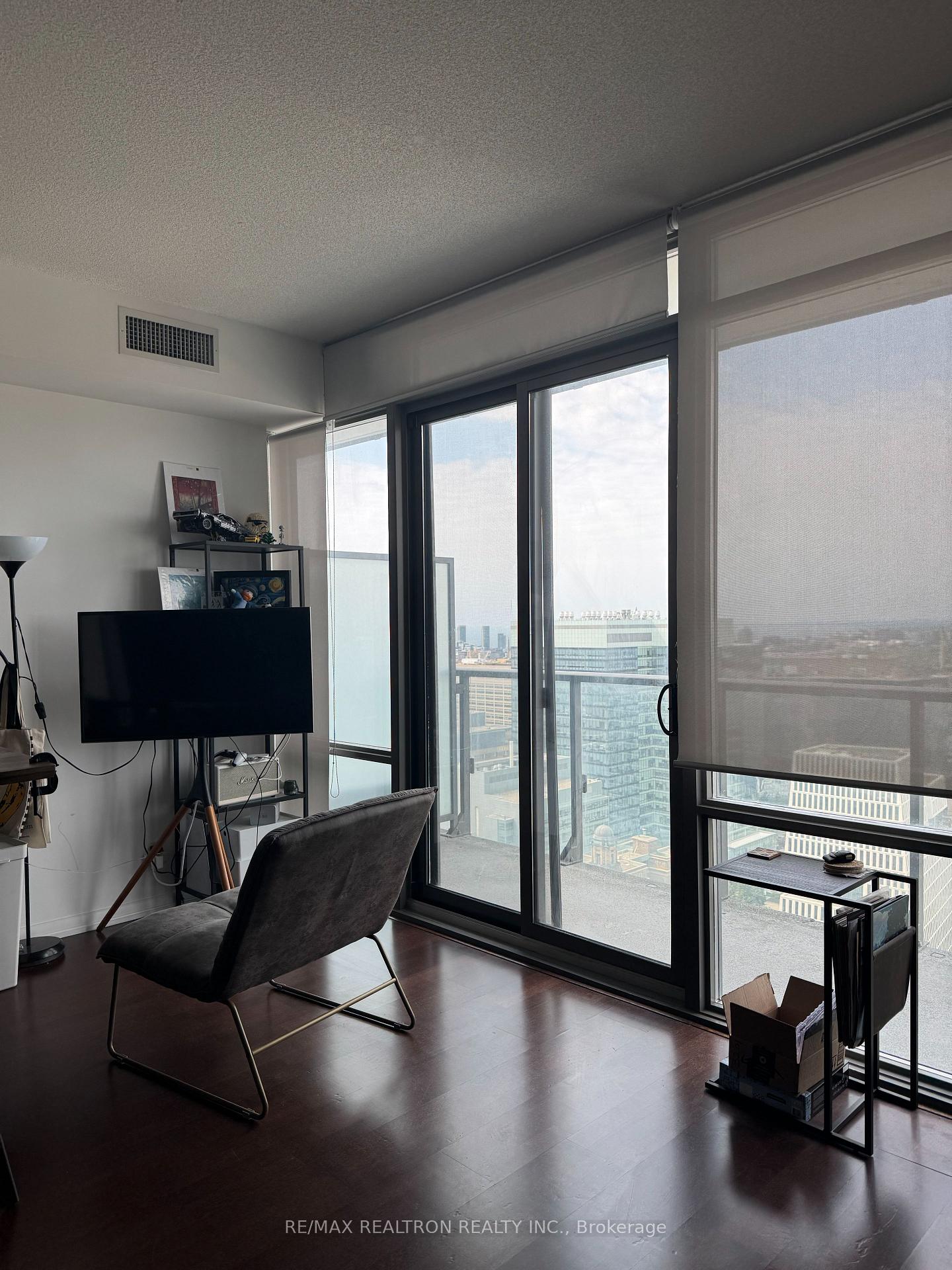 Photo 6 of Unit 3201, 832 Bay Street, Toronto, Bay Street Corridor — HOMEH