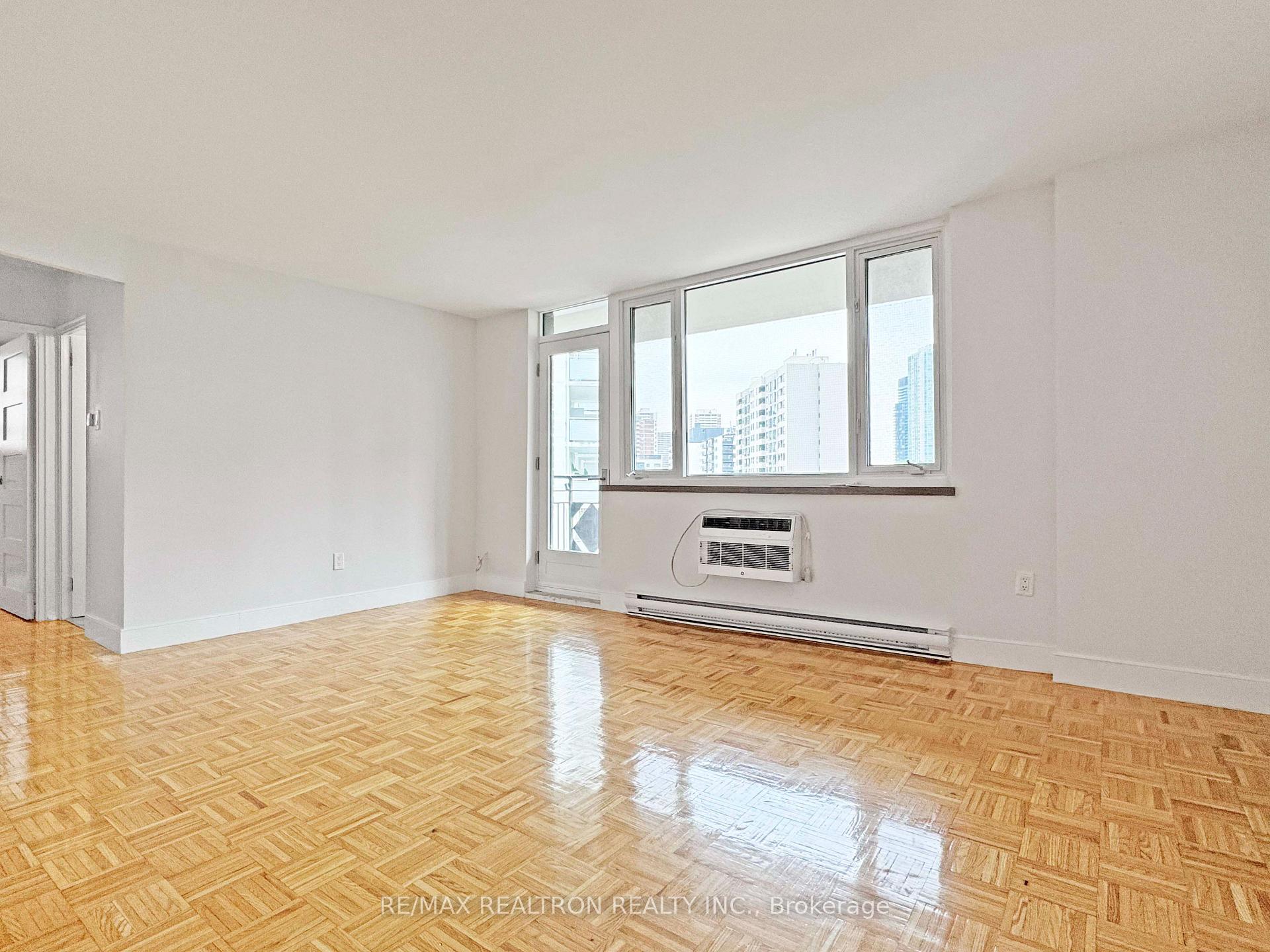 Photo 4 of Unit 705, 55 Isabella Street, Toronto, Church-Yonge Corridor — HOMEH