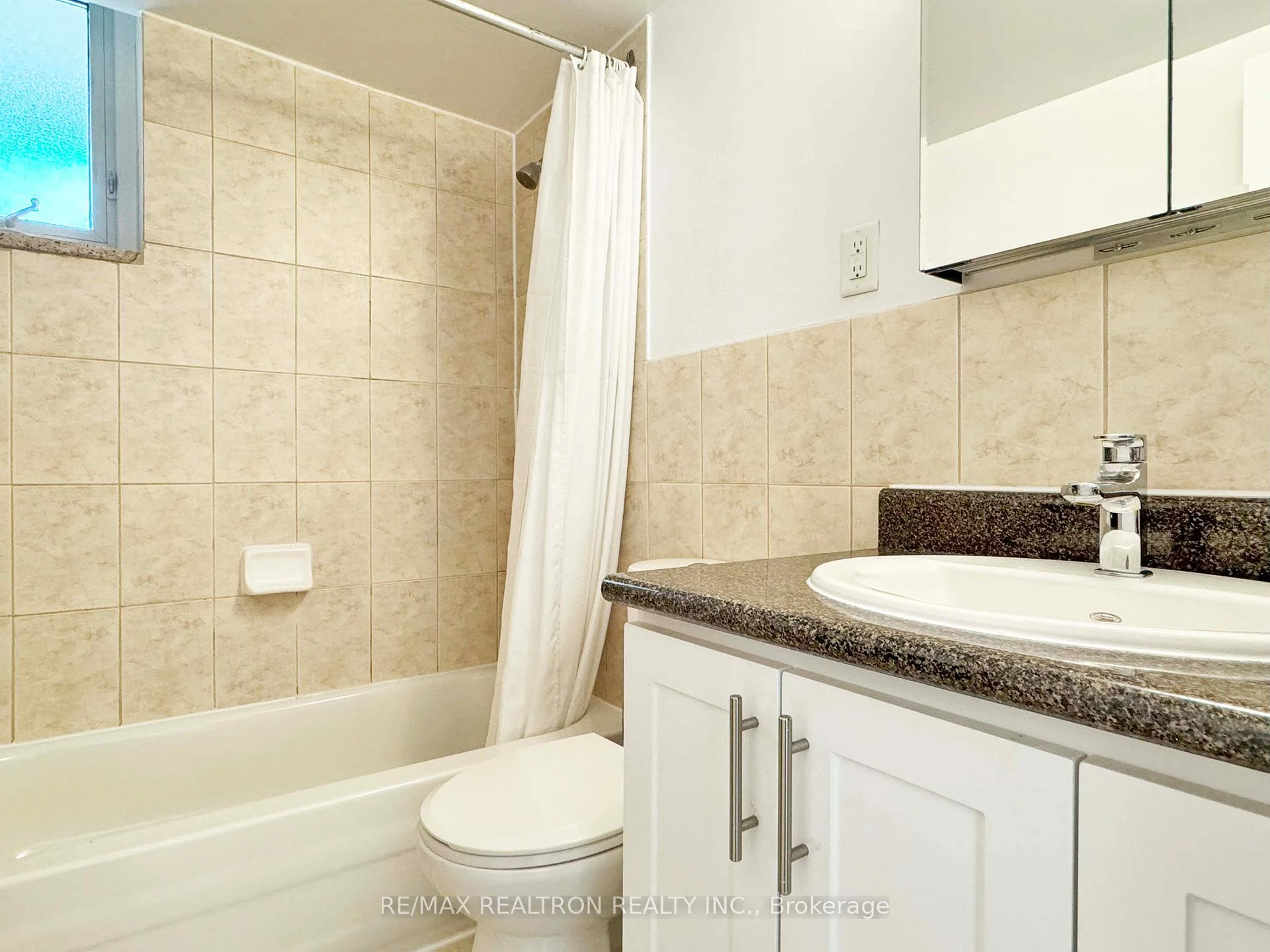 Photo 3 of Unit 705, 55 Isabella Street, Toronto, Church-Yonge Corridor — HOMEH