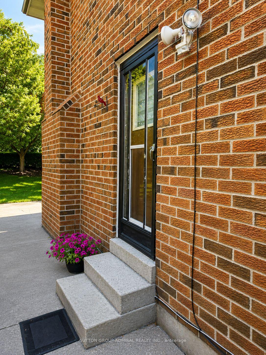 Photo 2 of Unit Walkout, 49 Cog Hill Drive, Vaughan, Glen Shields — HOMEH