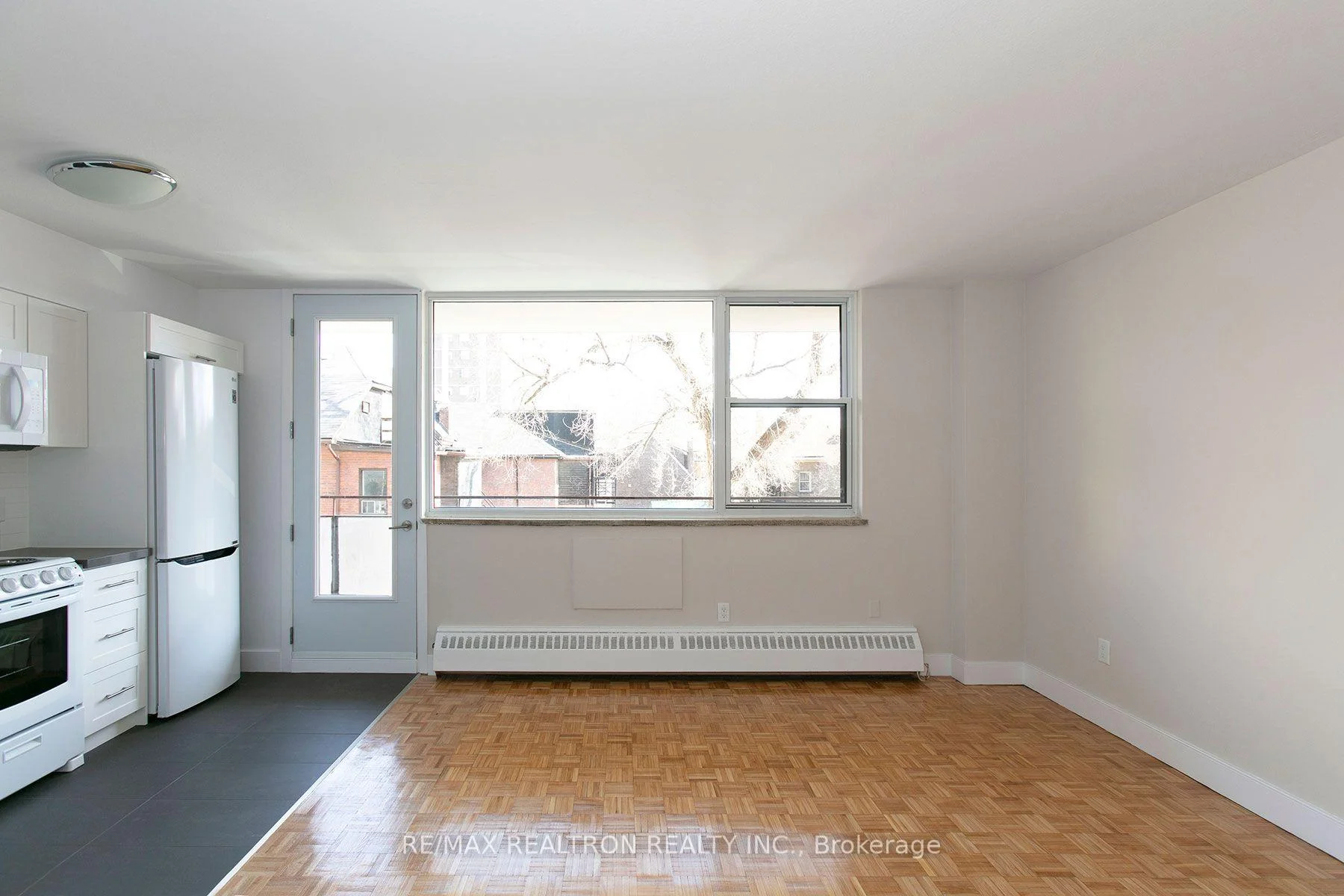 Front of Unit 804, 276 St George Street