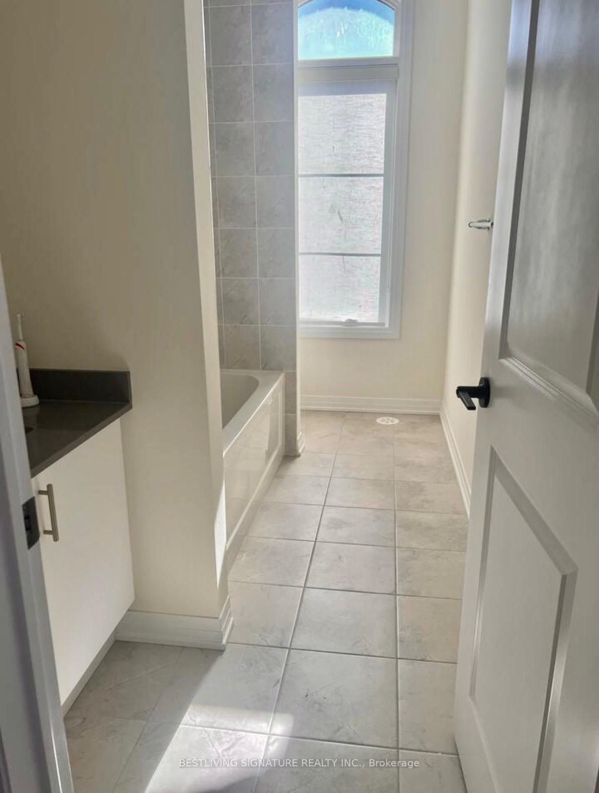 Photo 15 of 180 De La Roche Drive, Vaughan, Vellore Village — HOMEH