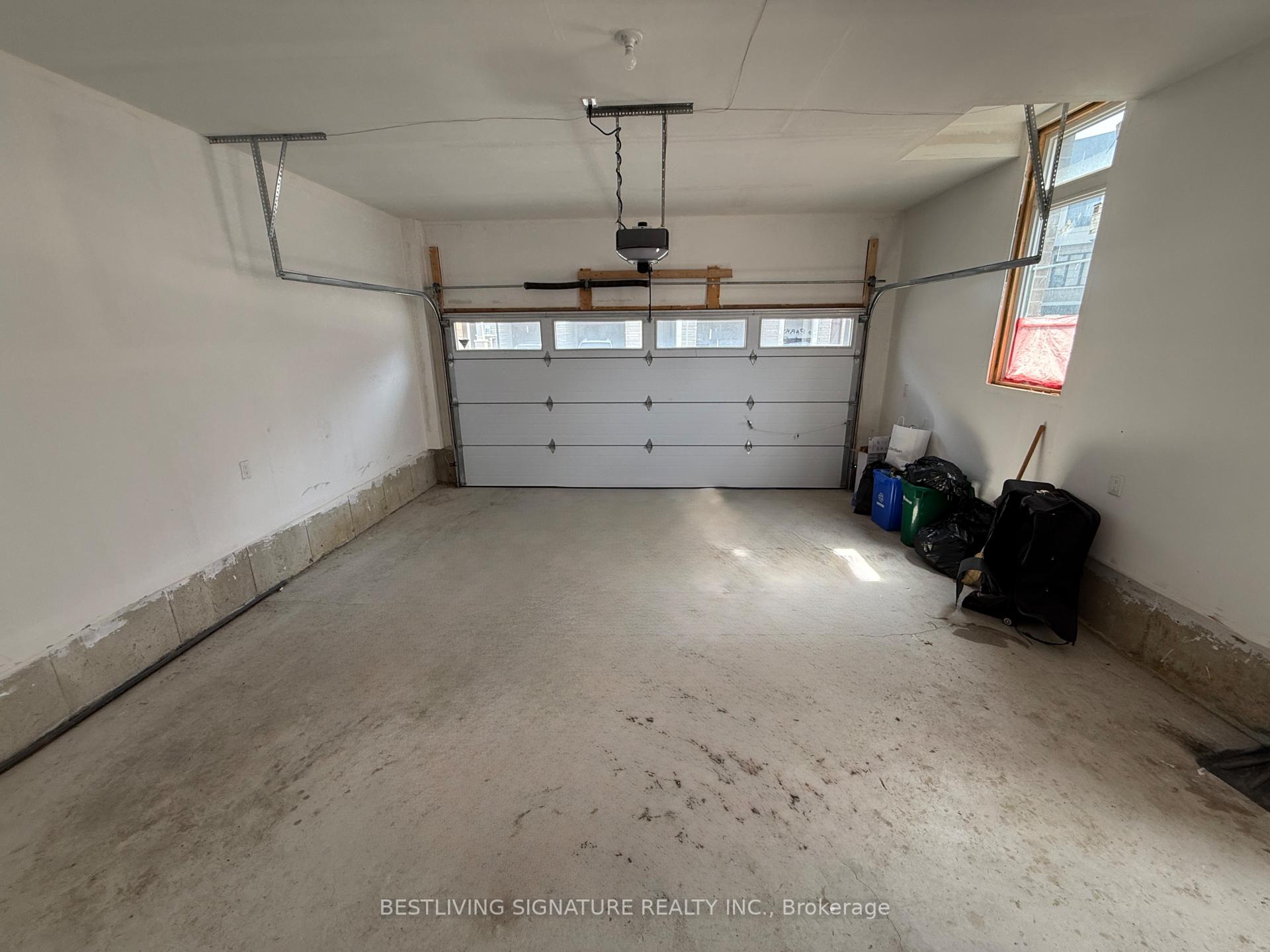 Photo 16 of 180 De La Roche Drive, Vaughan, Vellore Village — HOMEH