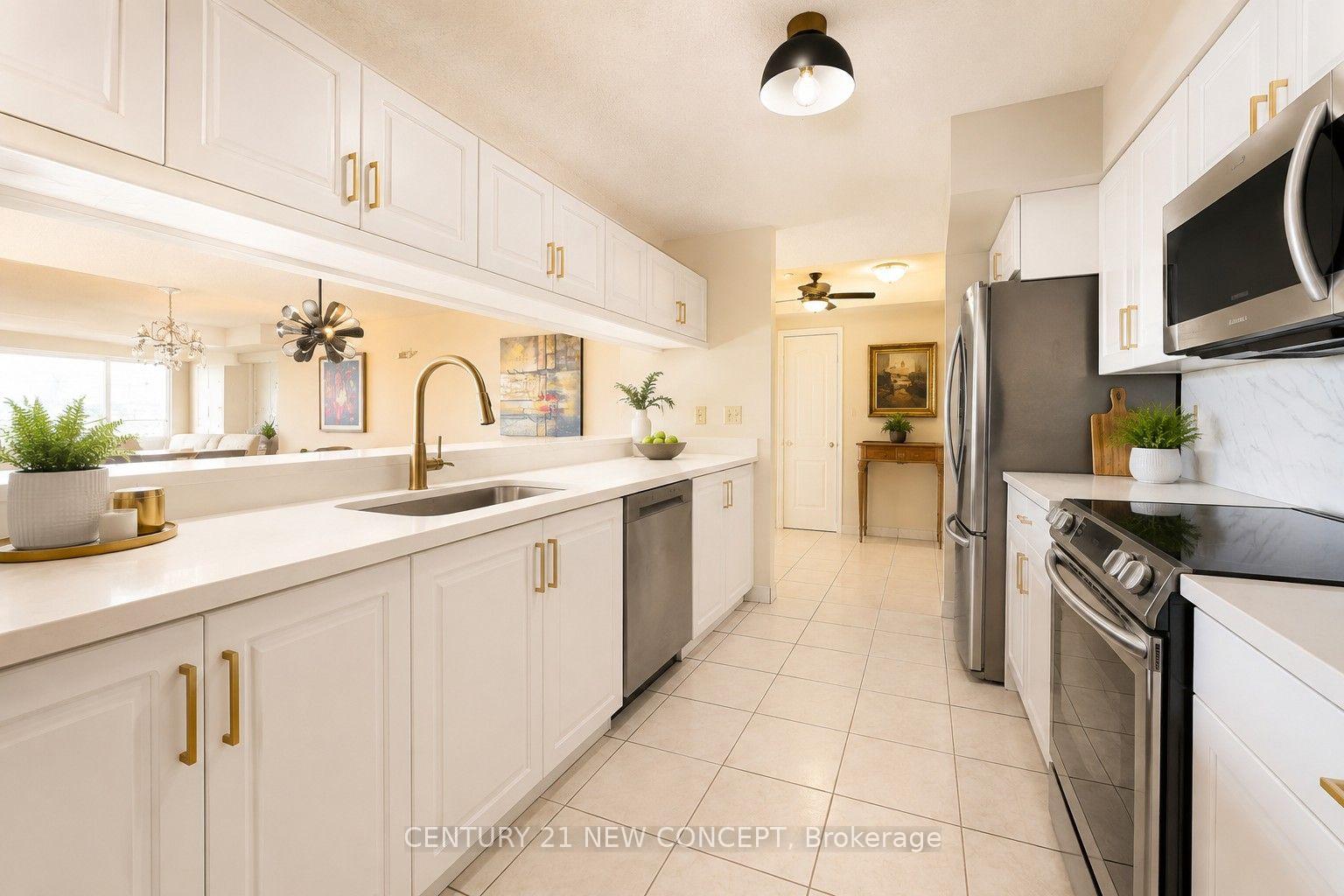 Photo 4 of Unit 2601, 100 Upper Madison Avenue, North York, Lansing-Westgate — HOMEH