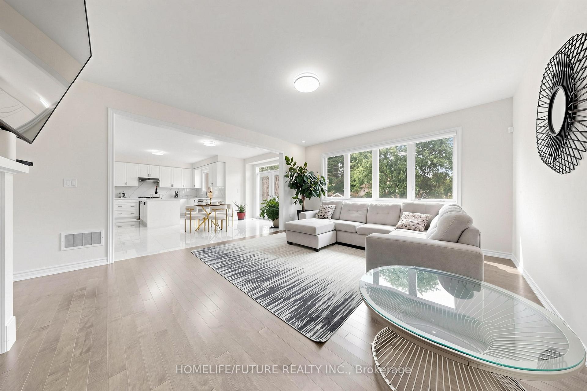 Photo 7 of 253 Danny Wheeler Boulevard, Georgina, Keswick North — HOMEH