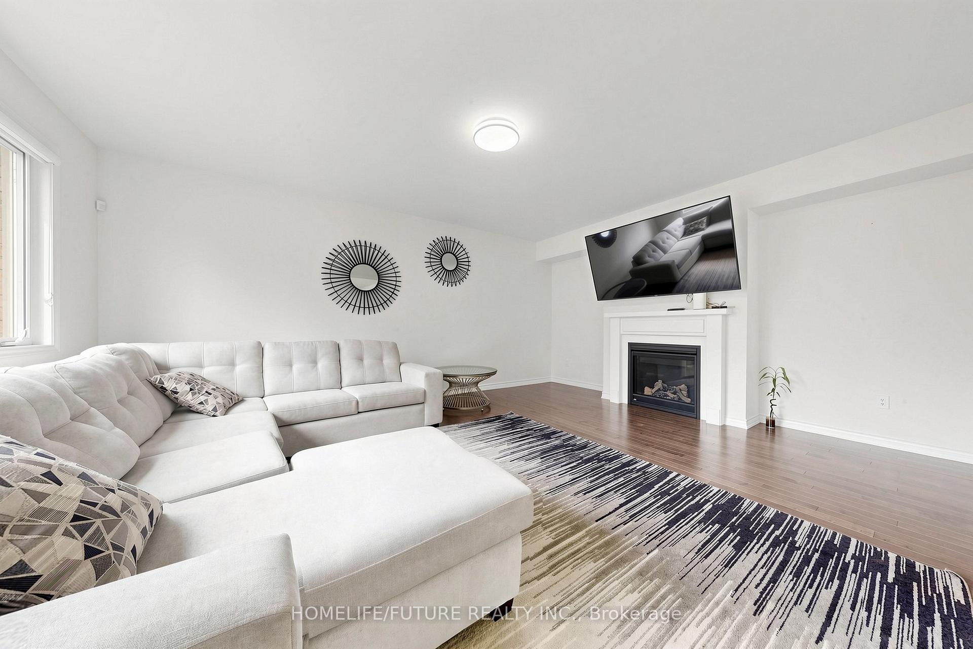 Photo 8 of 253 Danny Wheeler Boulevard, Georgina, Keswick North — HOMEH