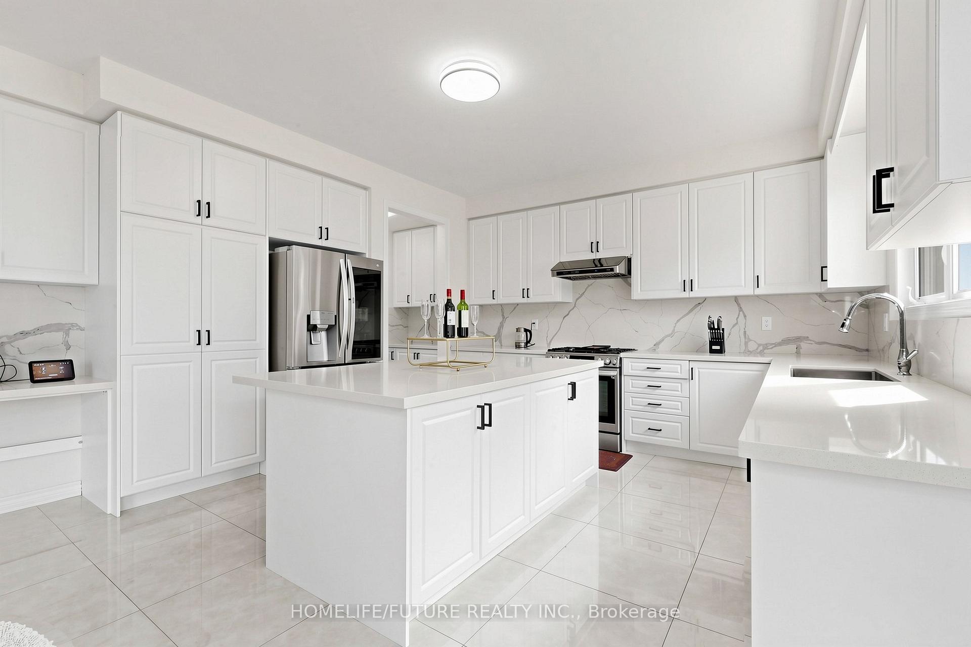 Photo 10 of 253 Danny Wheeler Boulevard, Georgina, Keswick North — HOMEH