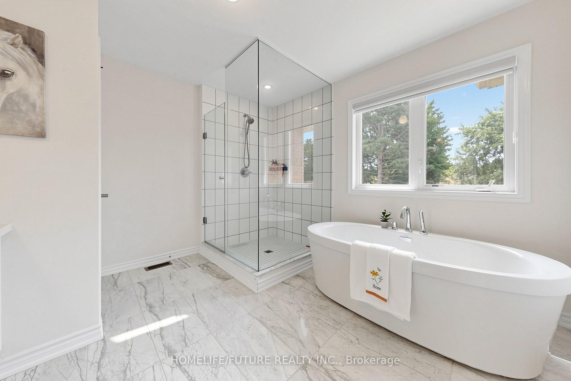 Photo 32 of 253 Danny Wheeler Boulevard, Georgina, Keswick North — HOMEH