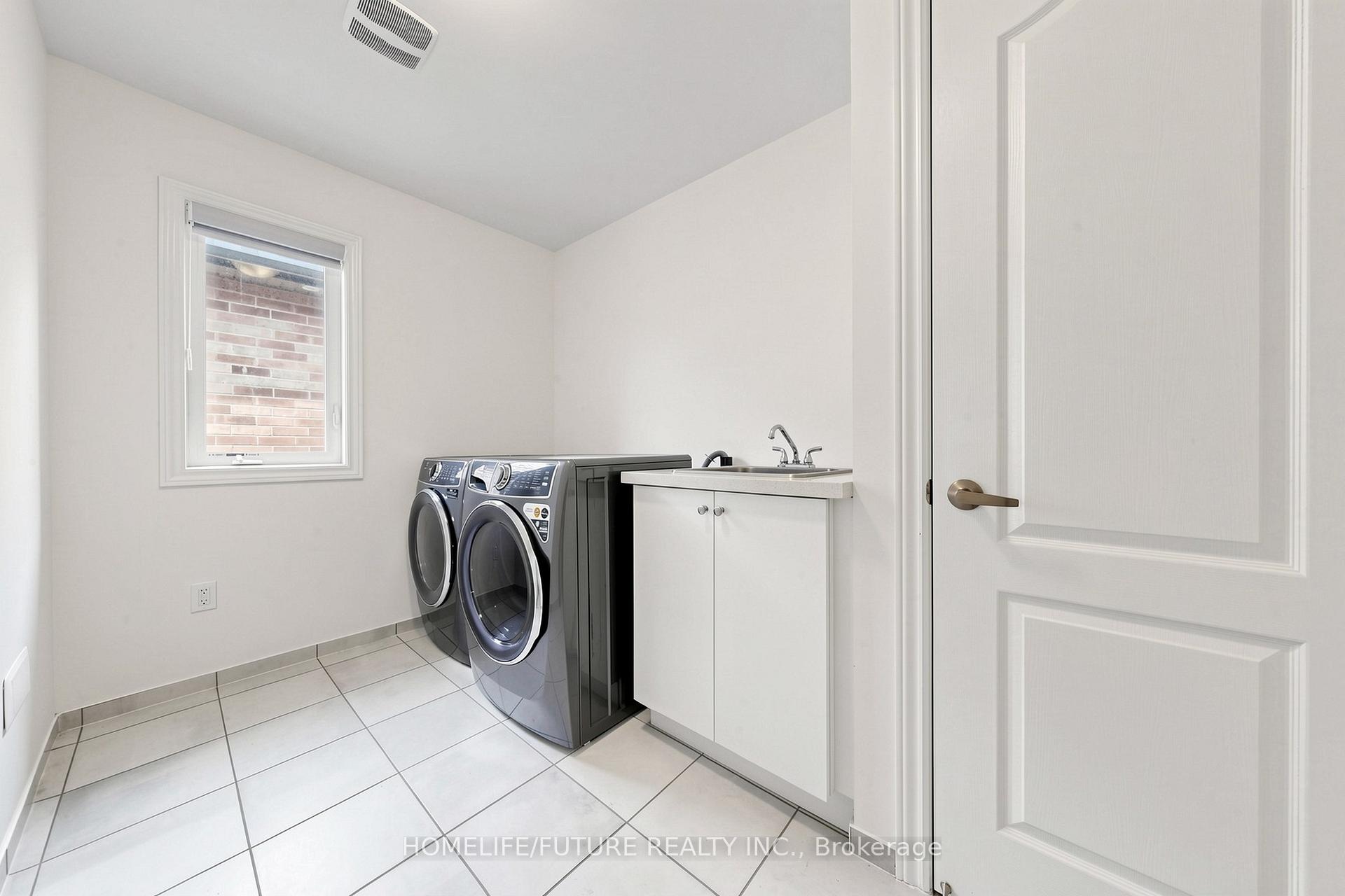 Photo 44 of 253 Danny Wheeler Boulevard, Georgina, Keswick North — HOMEH