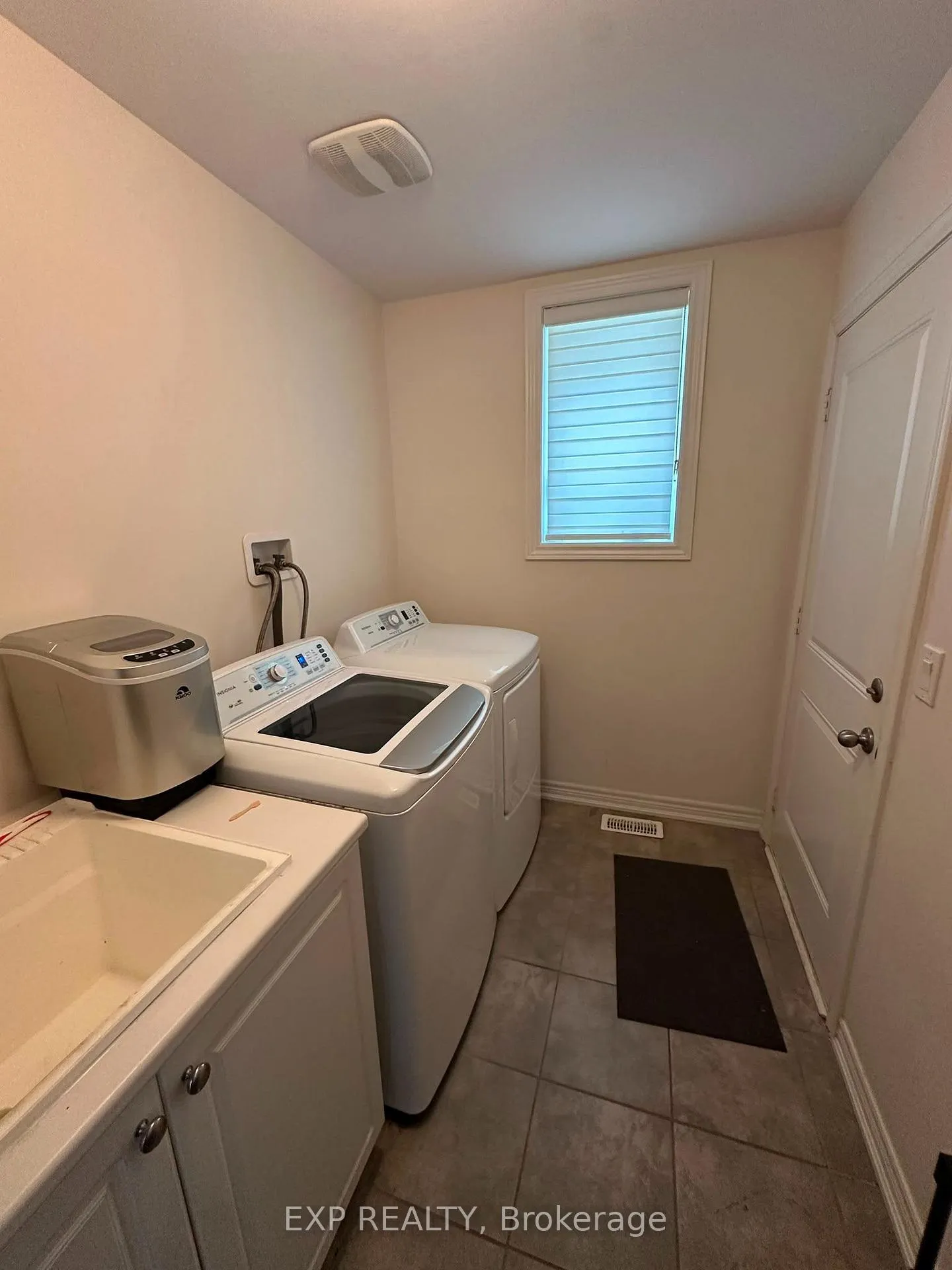 Photo 21 of 39 Morrison Drive, Hamilton, Ancaster — HOMEH