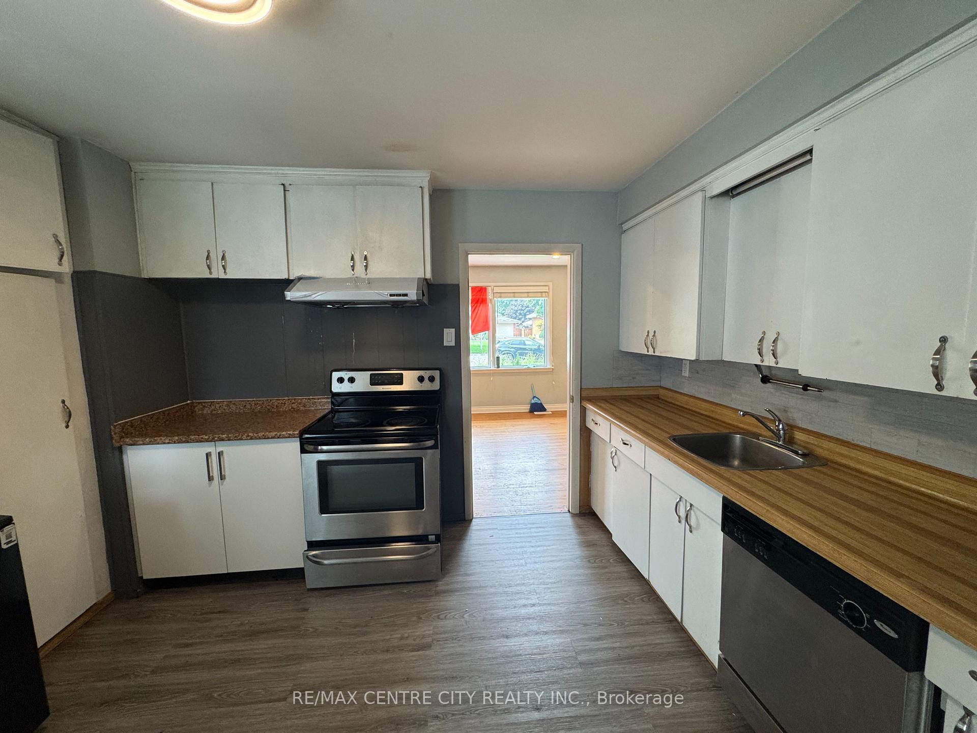 Photo 14 of 10 Tewksbury Crescent, London, East D — HOMEH