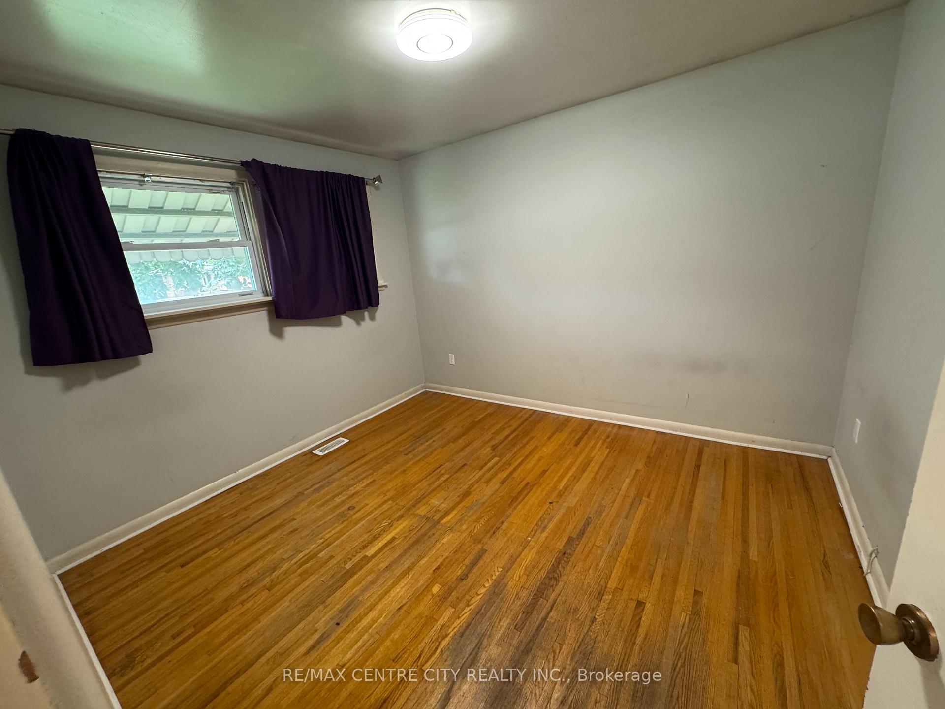 Photo 18 of 10 Tewksbury Crescent, London, East D — HOMEH