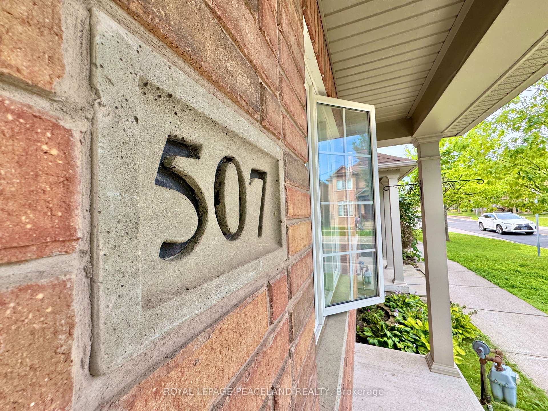 Photo 2 of 507 White's Hill Avenue, Markham, Cornell — HOMEH