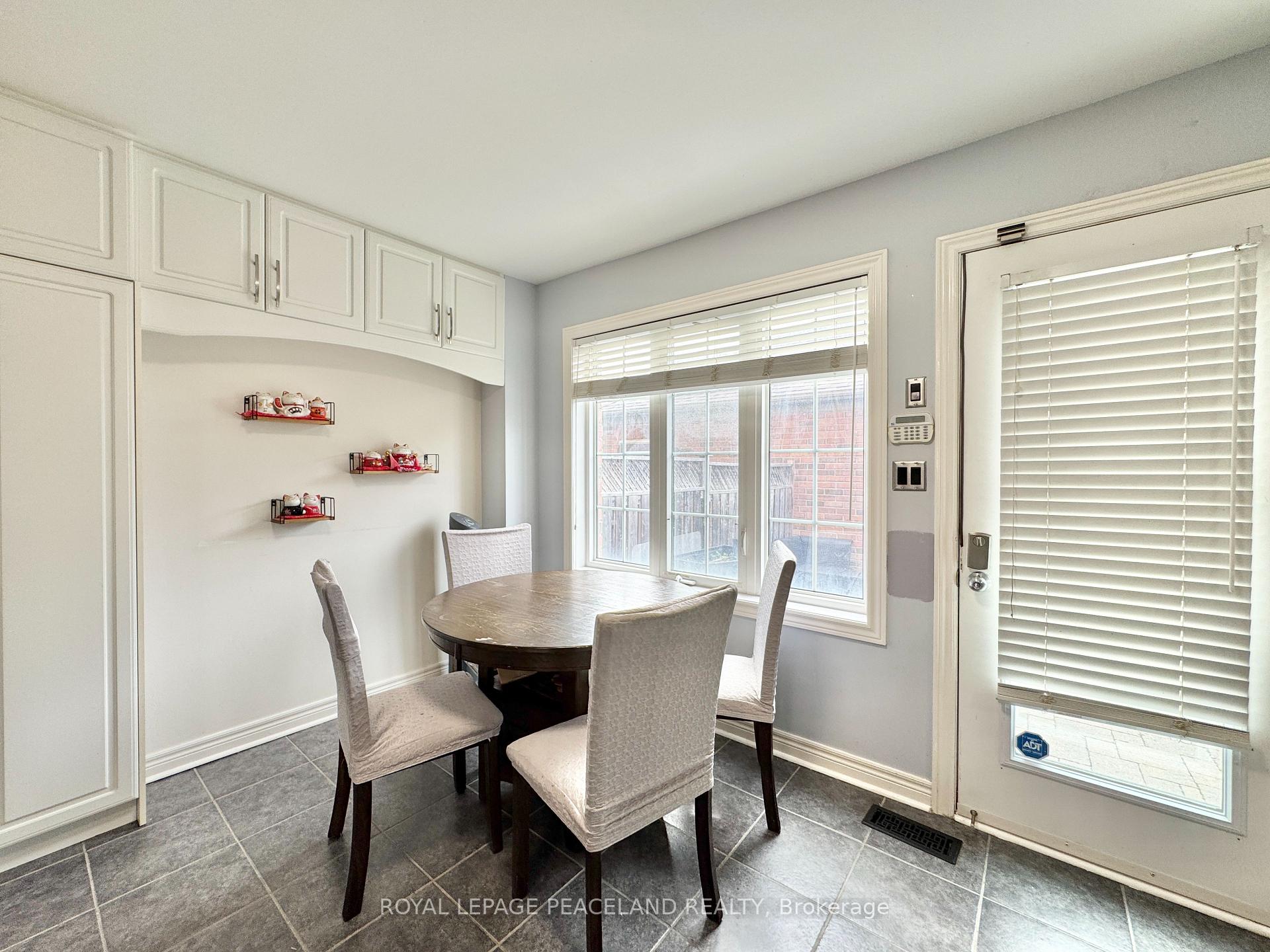 Photo 10 of 507 White's Hill Avenue, Markham, Cornell — HOMEH