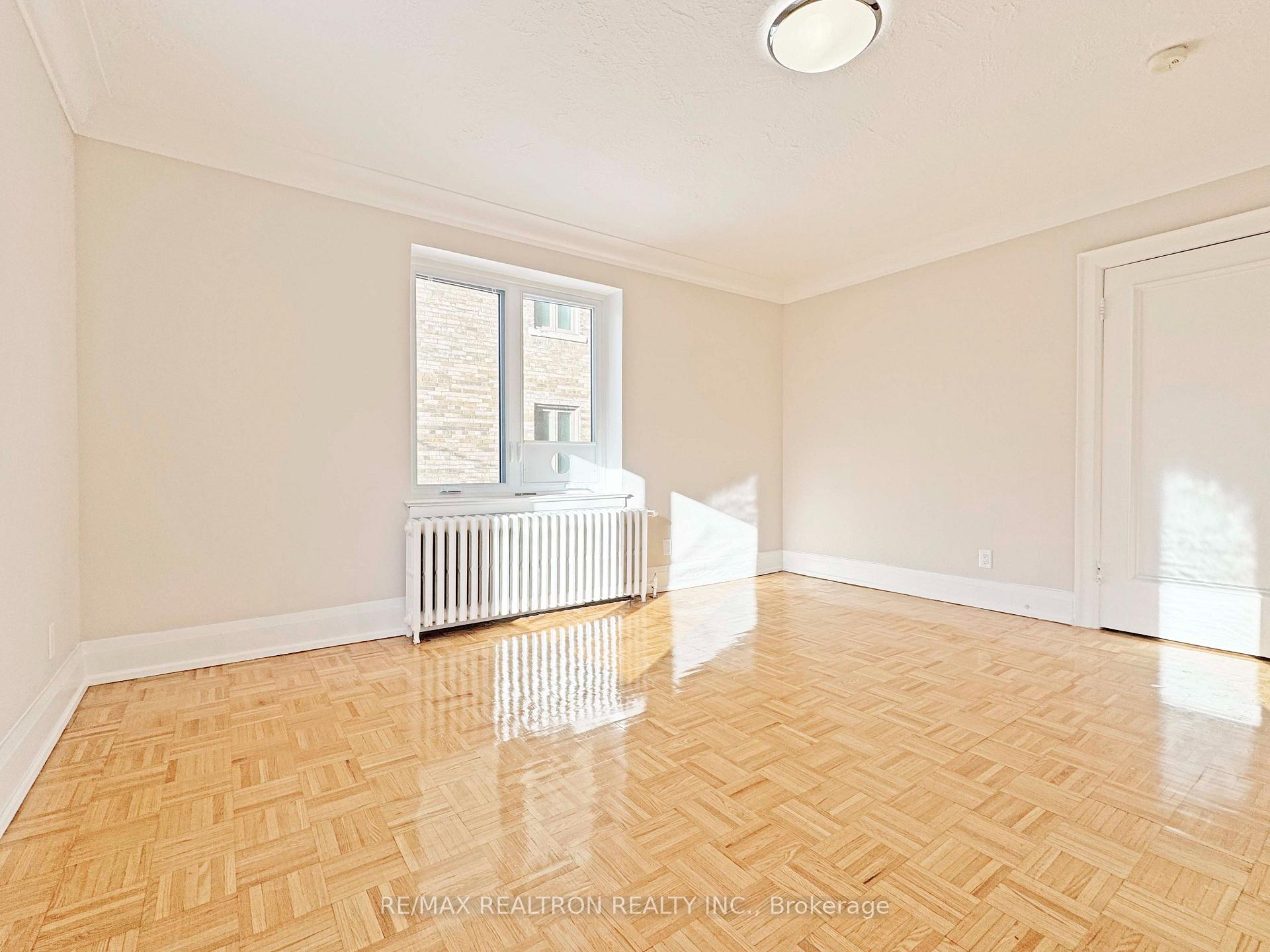 Photo 4 of Unit 202, 394 Avenue Road, Toronto, Casa Loma — HOMEH