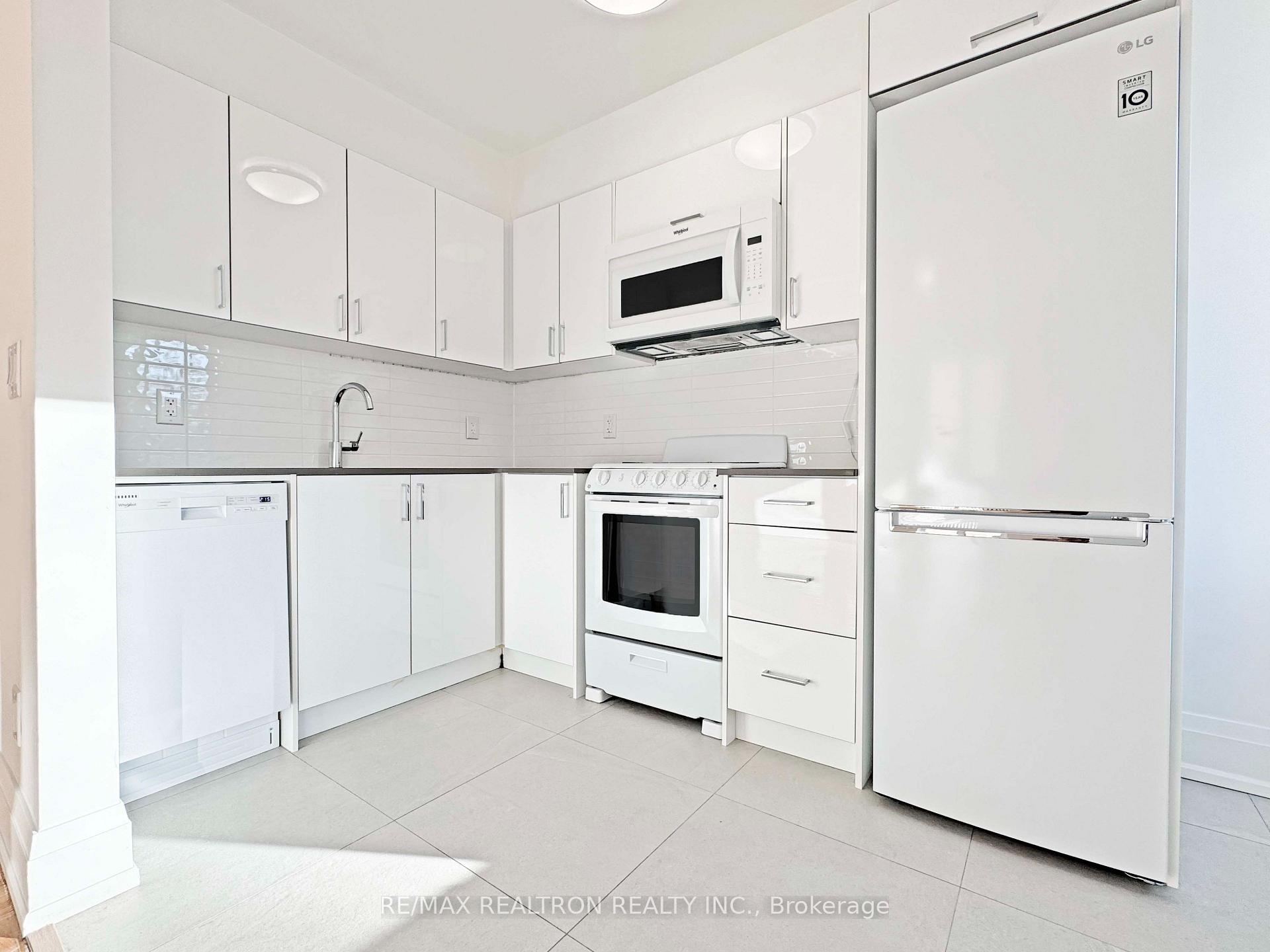 Photo 7 of Unit 202, 394 Avenue Road, Toronto, Casa Loma — HOMEH