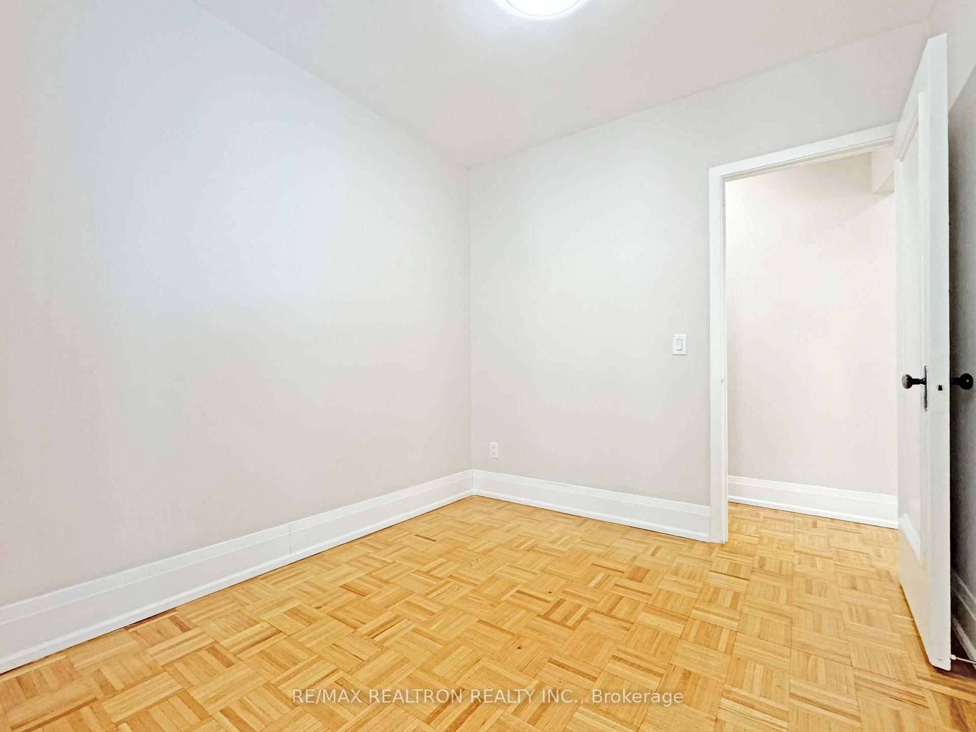 Photo 12 of Unit 202, 394 Avenue Road, Toronto, Casa Loma — HOMEH