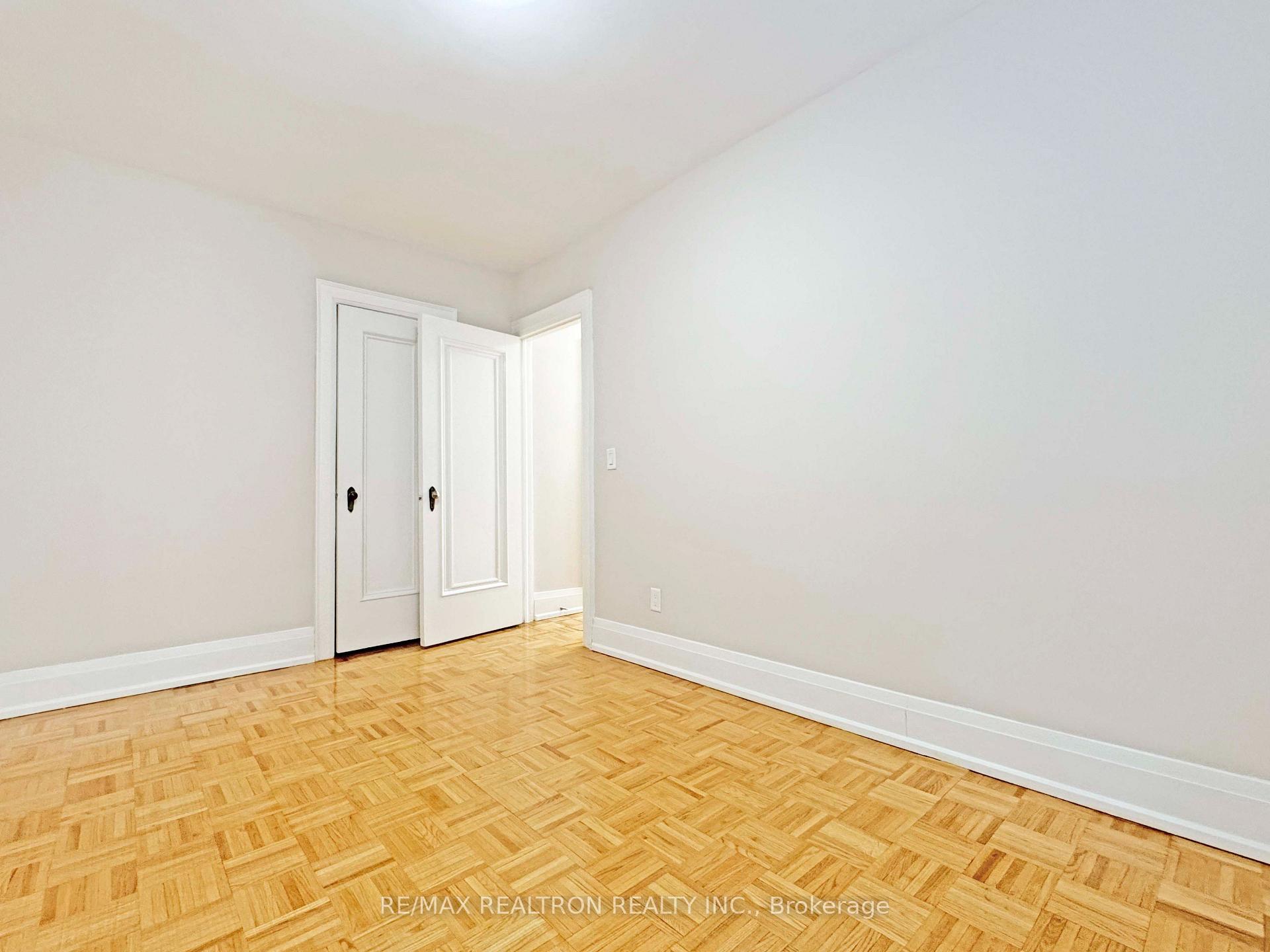 Photo 15 of Unit 202, 394 Avenue Road, Toronto, Casa Loma — HOMEH