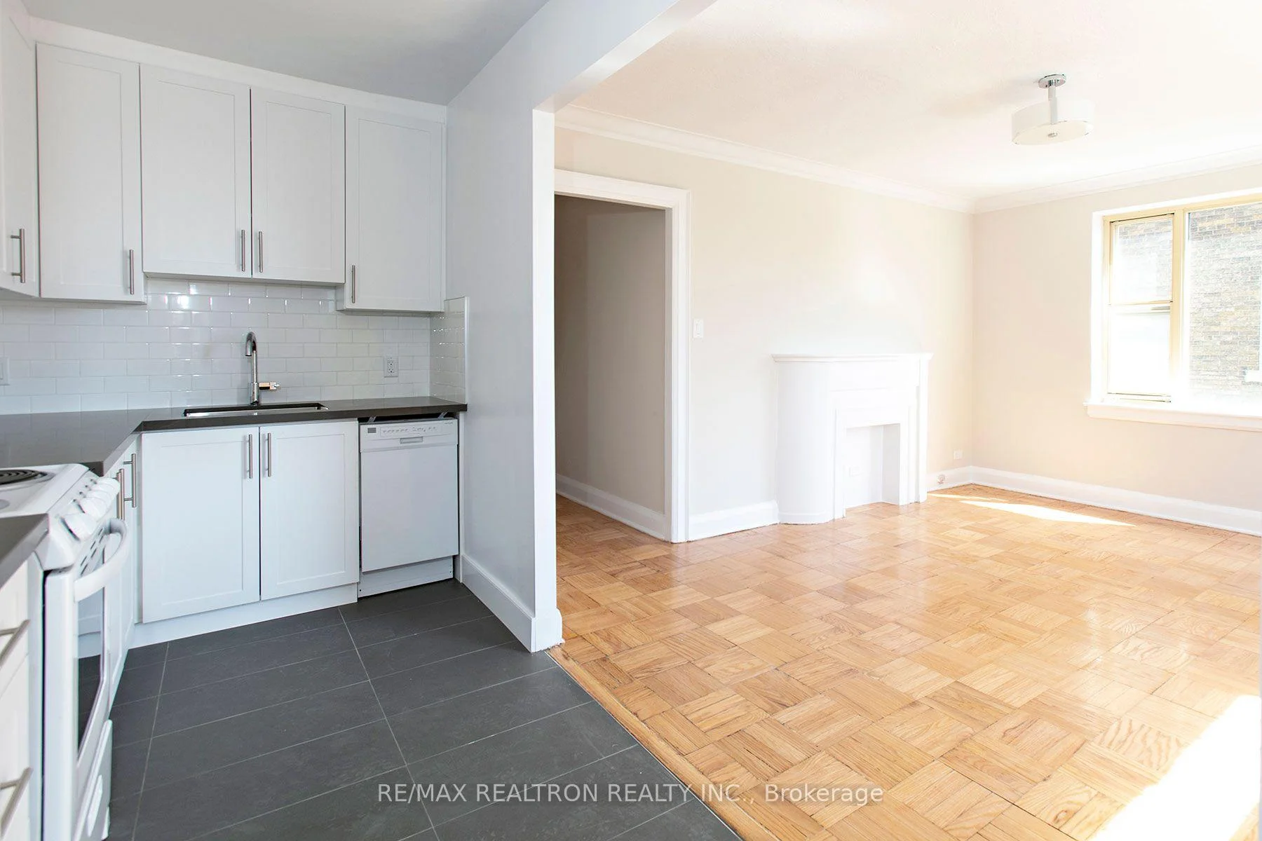 Photo 1 of Unit 202, 394 Avenue Road, Toronto, Casa Loma — HOMEH