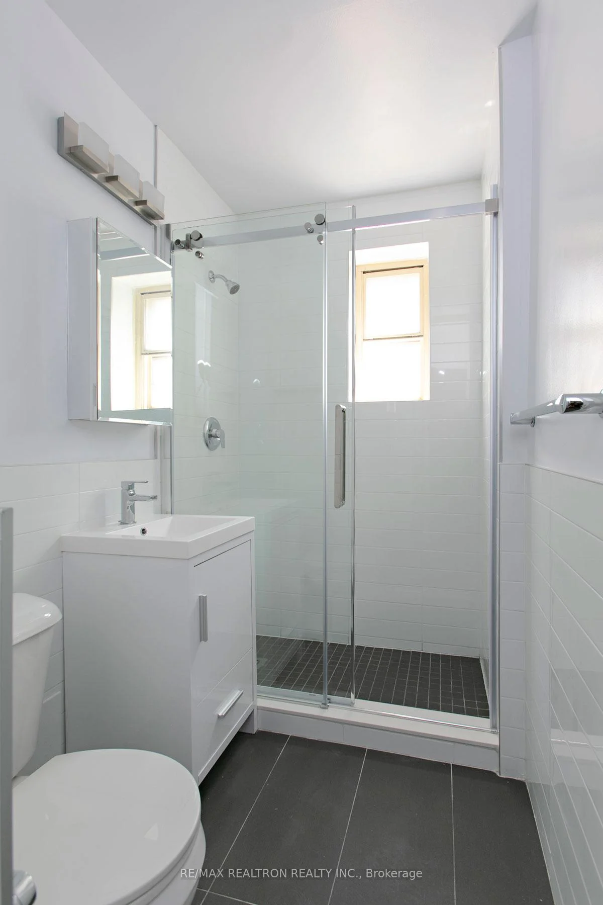 Photo 8 of Unit 202, 394 Avenue Road, Toronto, Casa Loma — HOMEH