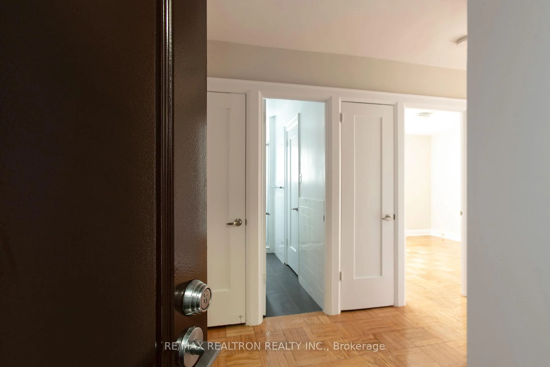 Photo 10 of Unit 202, 394 Avenue Road, Toronto, Casa Loma — HOMEH