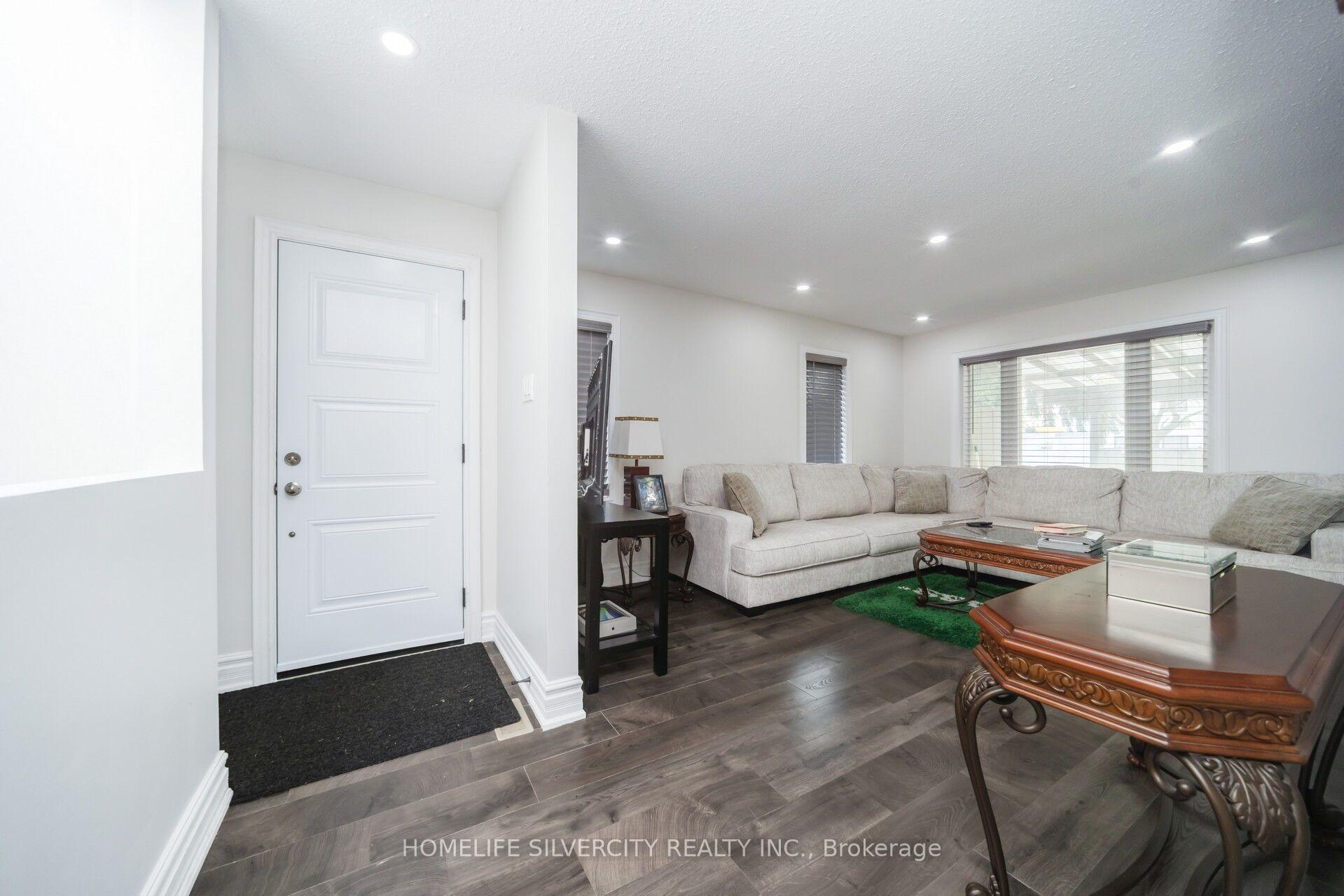 Photo 7 of 3 Hapsbury Square, Brampton, Central Park — HOMEH