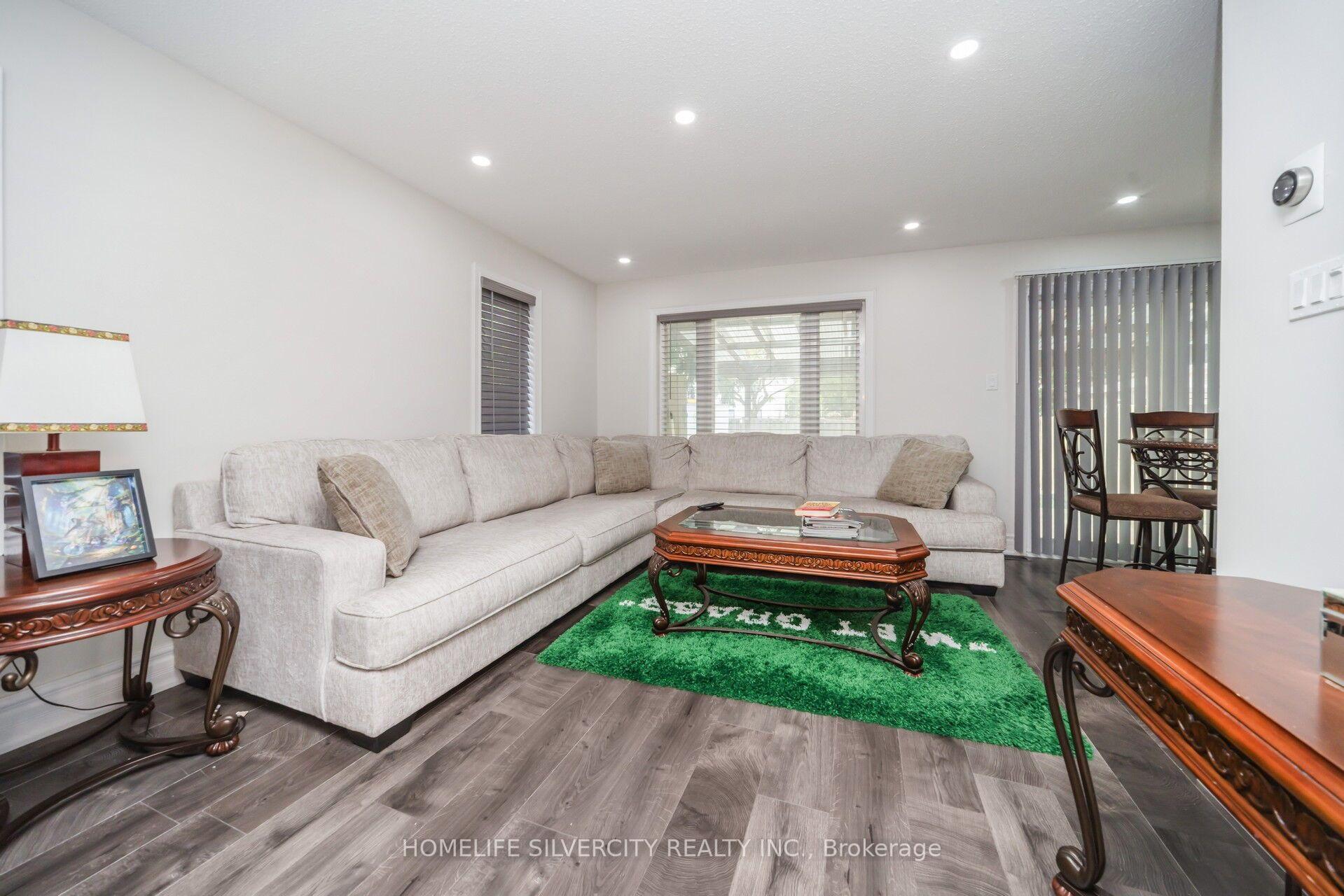 Photo 8 of 3 Hapsbury Square, Brampton, Central Park — HOMEH