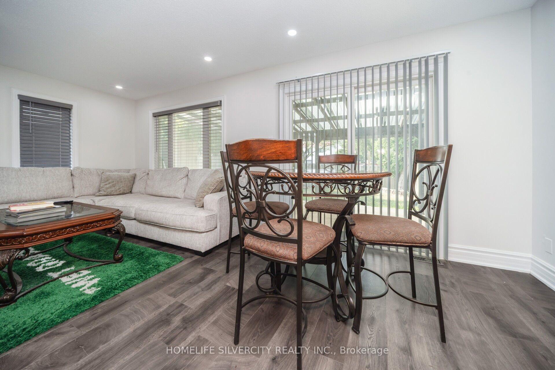 Photo 17 of 3 Hapsbury Square, Brampton, Central Park — HOMEH