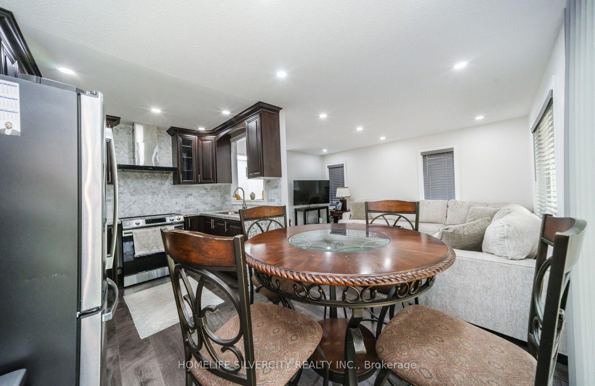 Photo 18 of 3 Hapsbury Square, Brampton, Central Park — HOMEH