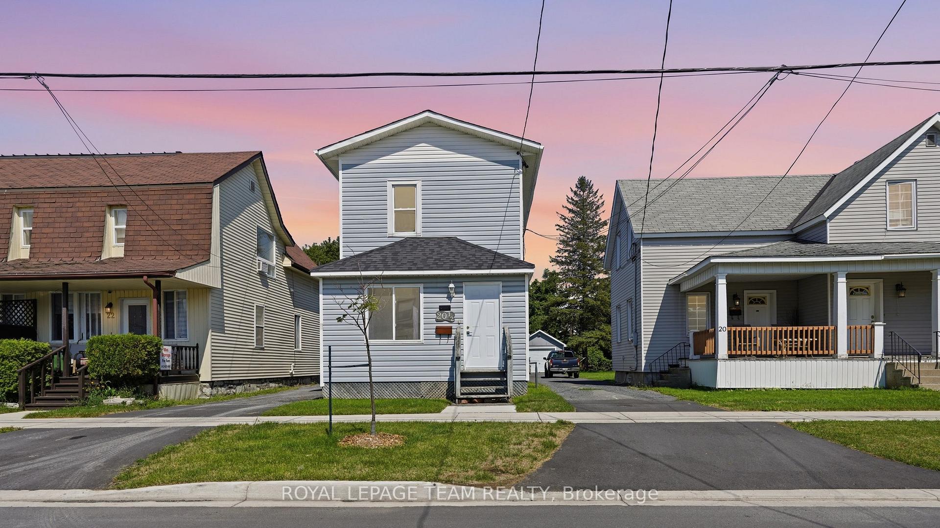 Photo 2 of 20 1/2 Lawrence Avenue, Cornwall, Cornwall — HOMEH