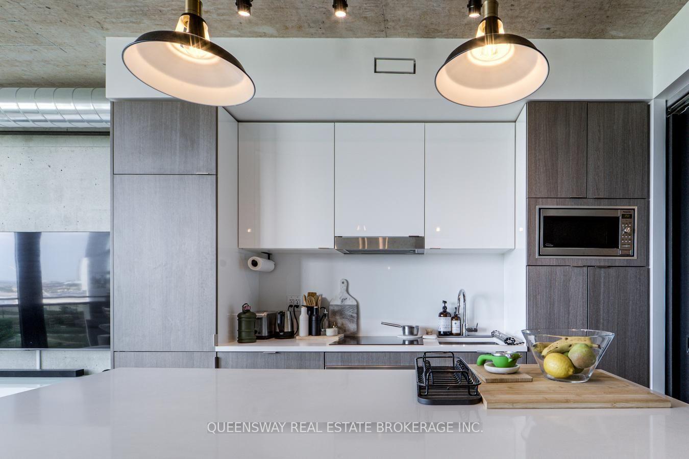 Photo 12 of Unit 812, 21 Lawren Harris Square, Toronto, Moss Park — HOMEH