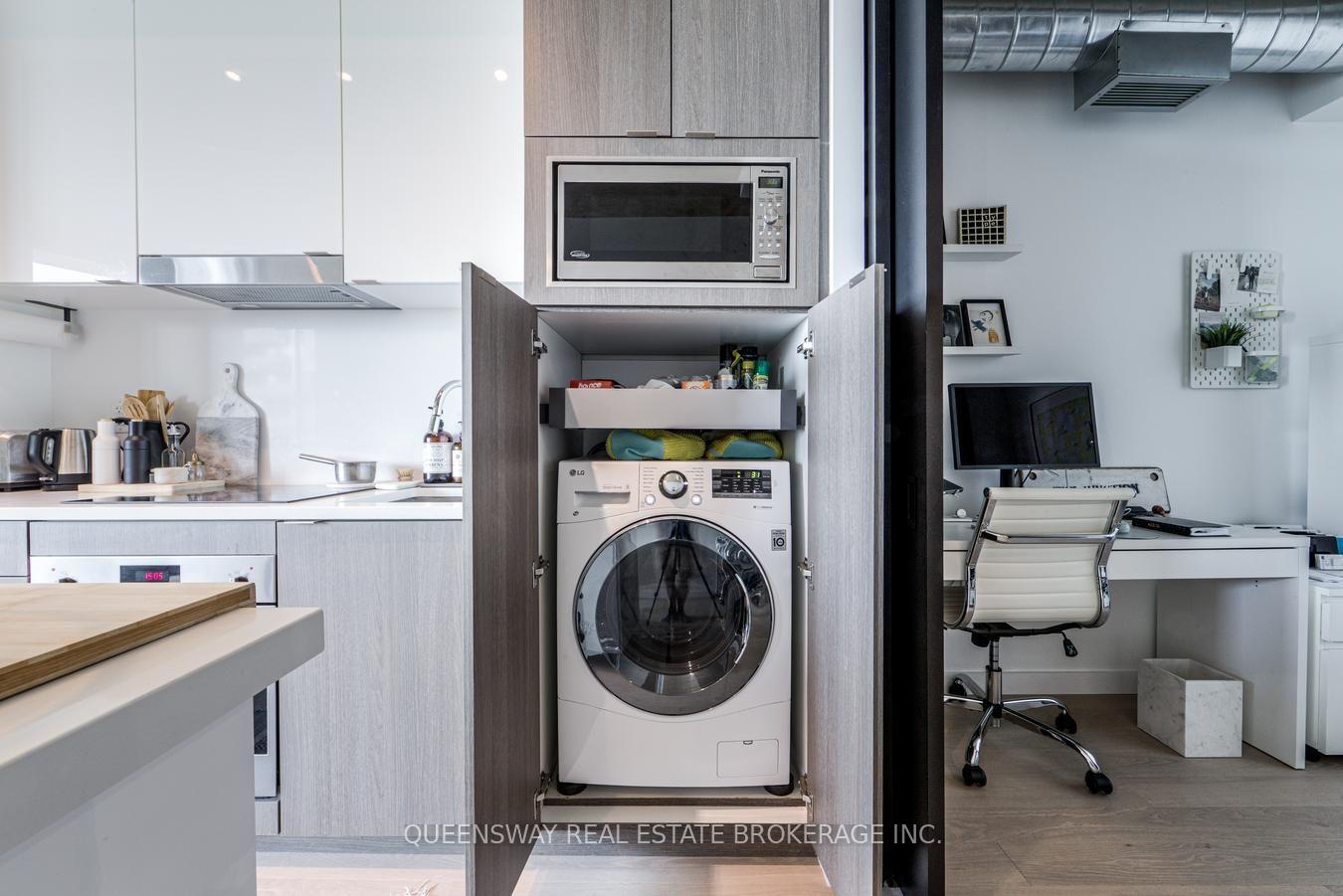 Photo 14 of Unit 812, 21 Lawren Harris Square, Toronto, Moss Park — HOMEH