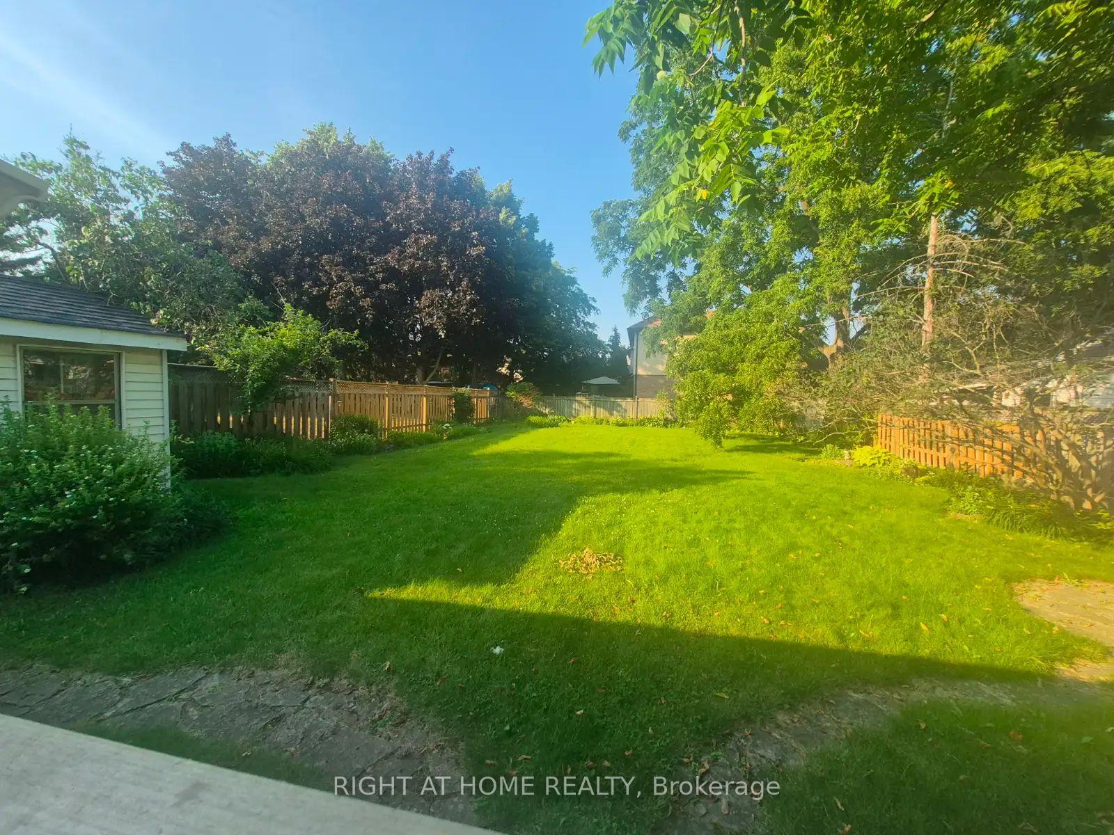 Photo 2 of 755 Maple Avenue, Burlington, Brant — HOMEH