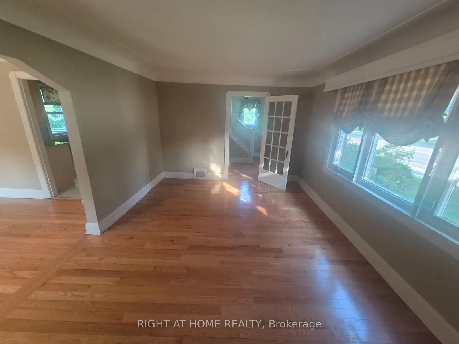 Photo 4 of 755 Maple Avenue, Burlington, Brant — HOMEH