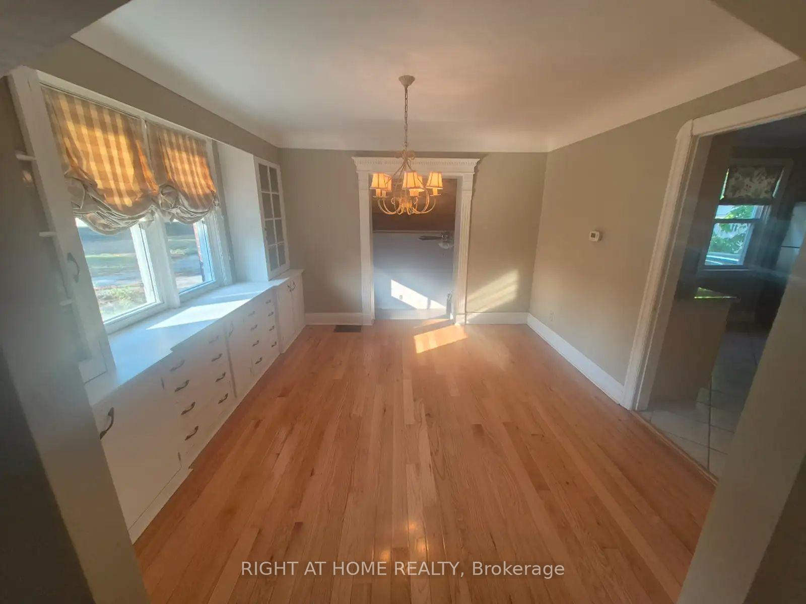 Photo 5 of 755 Maple Avenue, Burlington, Brant — HOMEH
