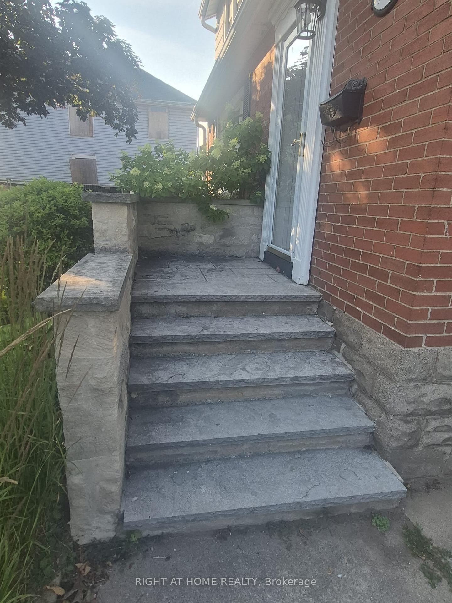 Photo 23 of 755 Maple Avenue, Burlington, Brant — HOMEH