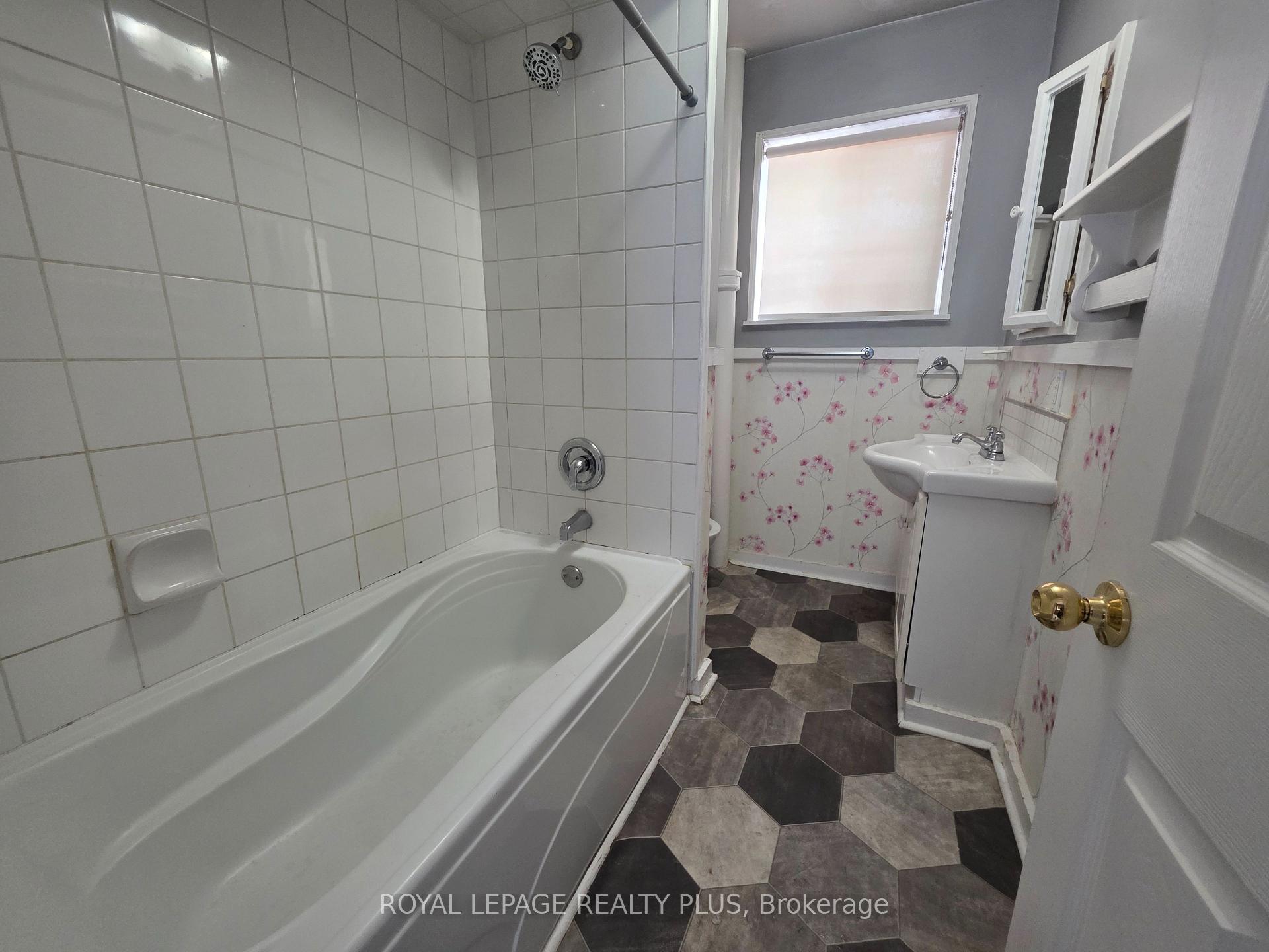 Photo 11 of 51 Edinburgh Avenue, Hamilton, Crown Point — HOMEH