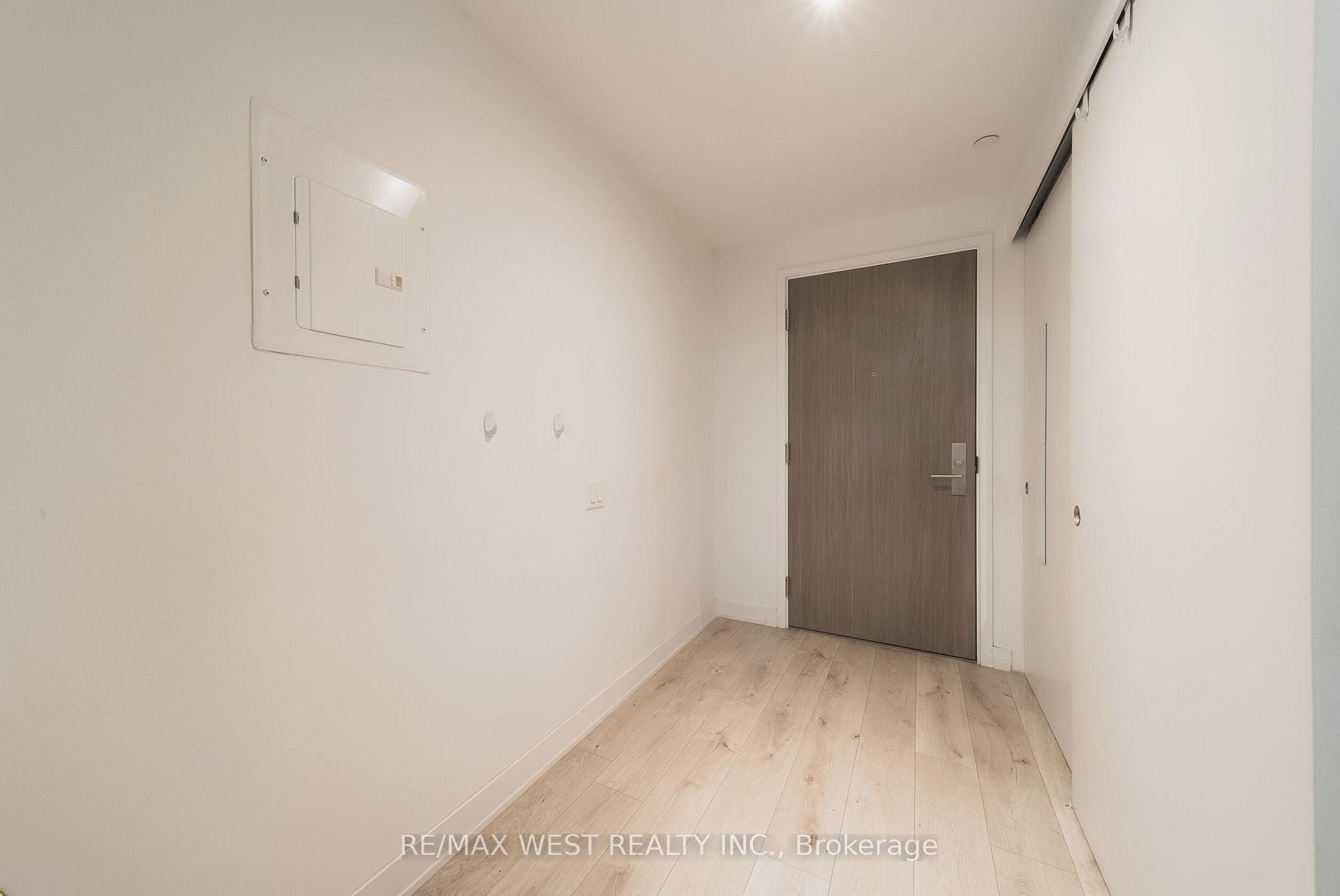 Photo 3 of Unit 331, 161 Roehampton Avenue, Toronto, Mount Pleasant West — HOMEH