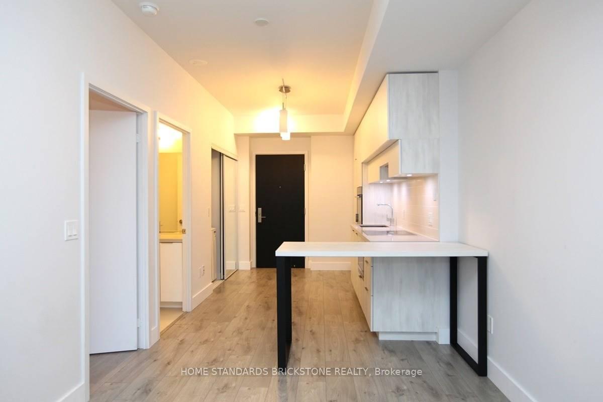 Photo 3 of Unit 710, 8 Eglinton Avenue E, Toronto, Mount Pleasant West — HOMEH