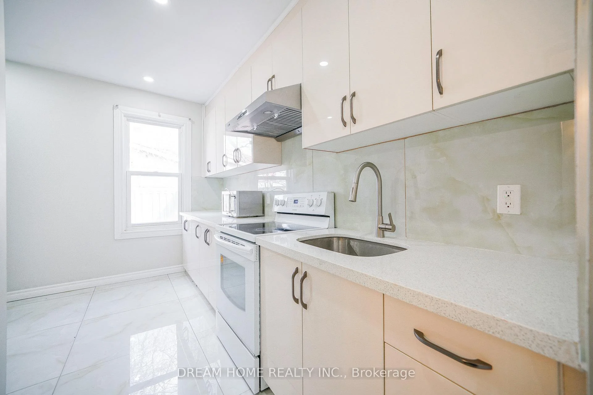 Photo 8 of Unit Room#1, 29 Glasgow Street, Toronto, Kensington-Chinatown — HOMEH