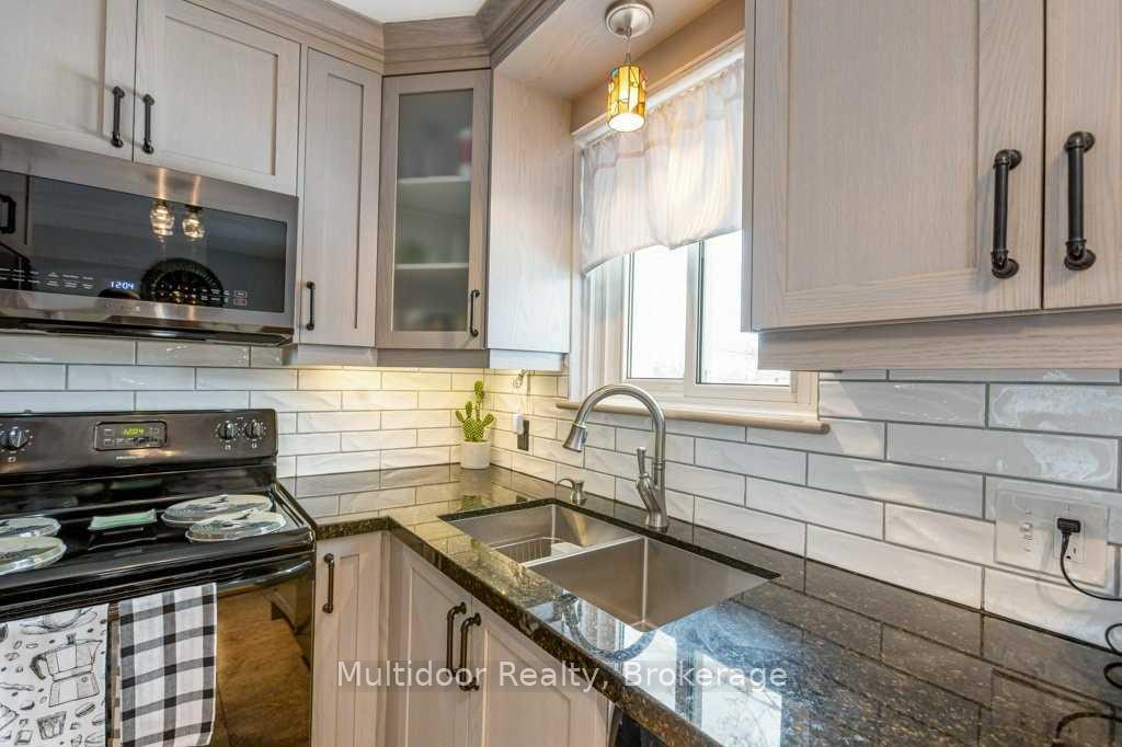 Photo 4 of 50 Rosalynne Avenue, Clarington, Bowmanville — HOMEH