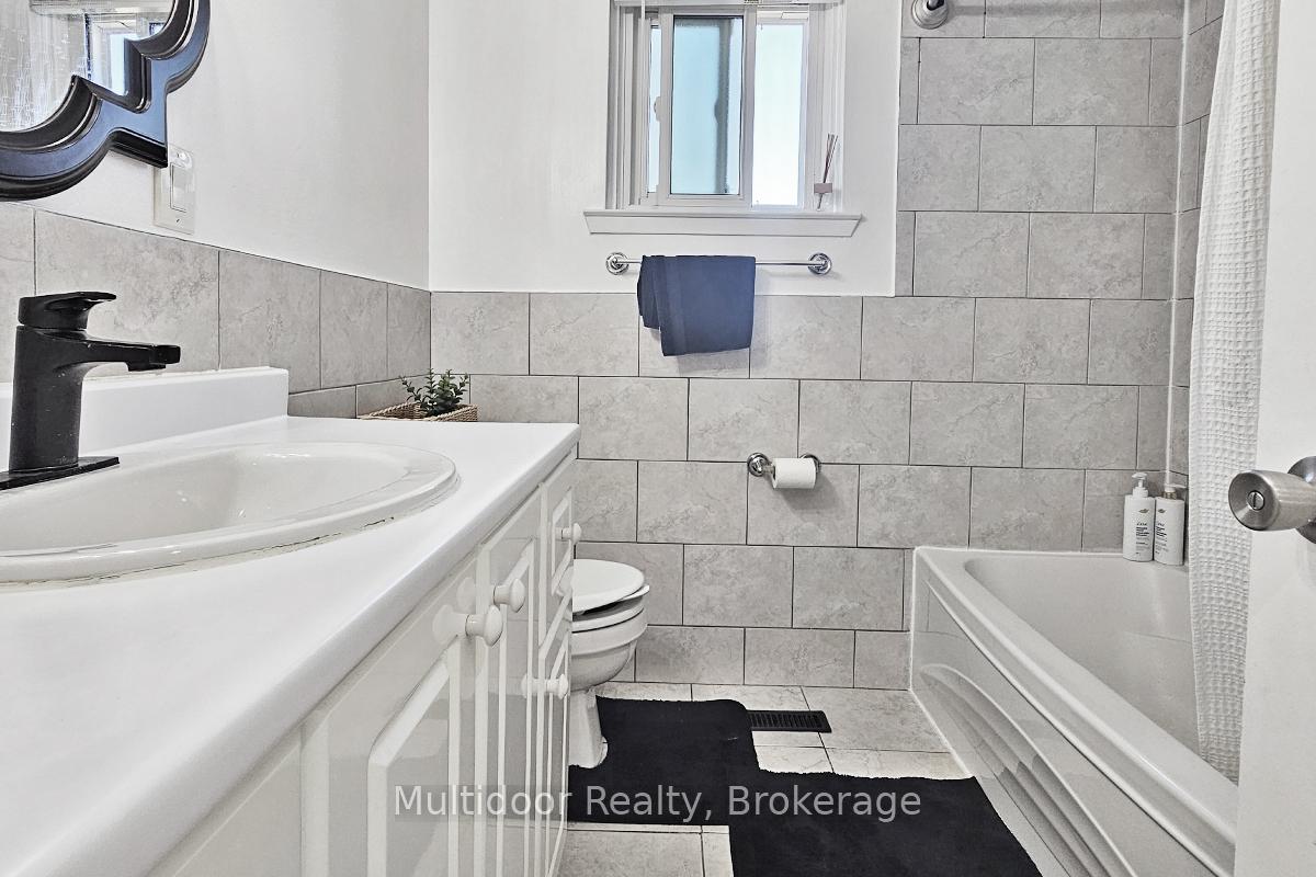Photo 12 of 50 Rosalynne Avenue, Clarington, Bowmanville — HOMEH