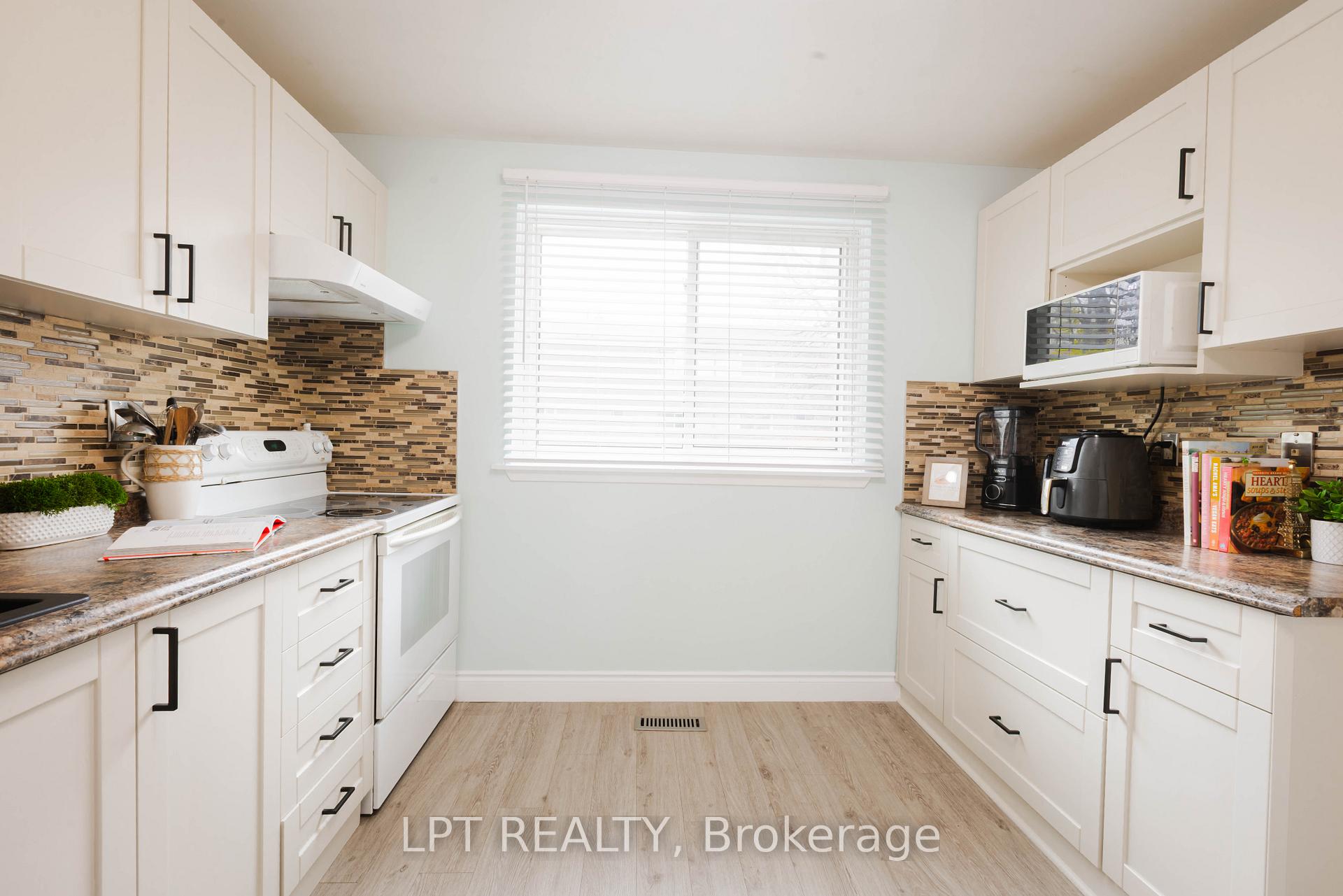 Photo 6 of Unit 3, 318 Laurier Avenue, Milton, Old Milton — HOMEH