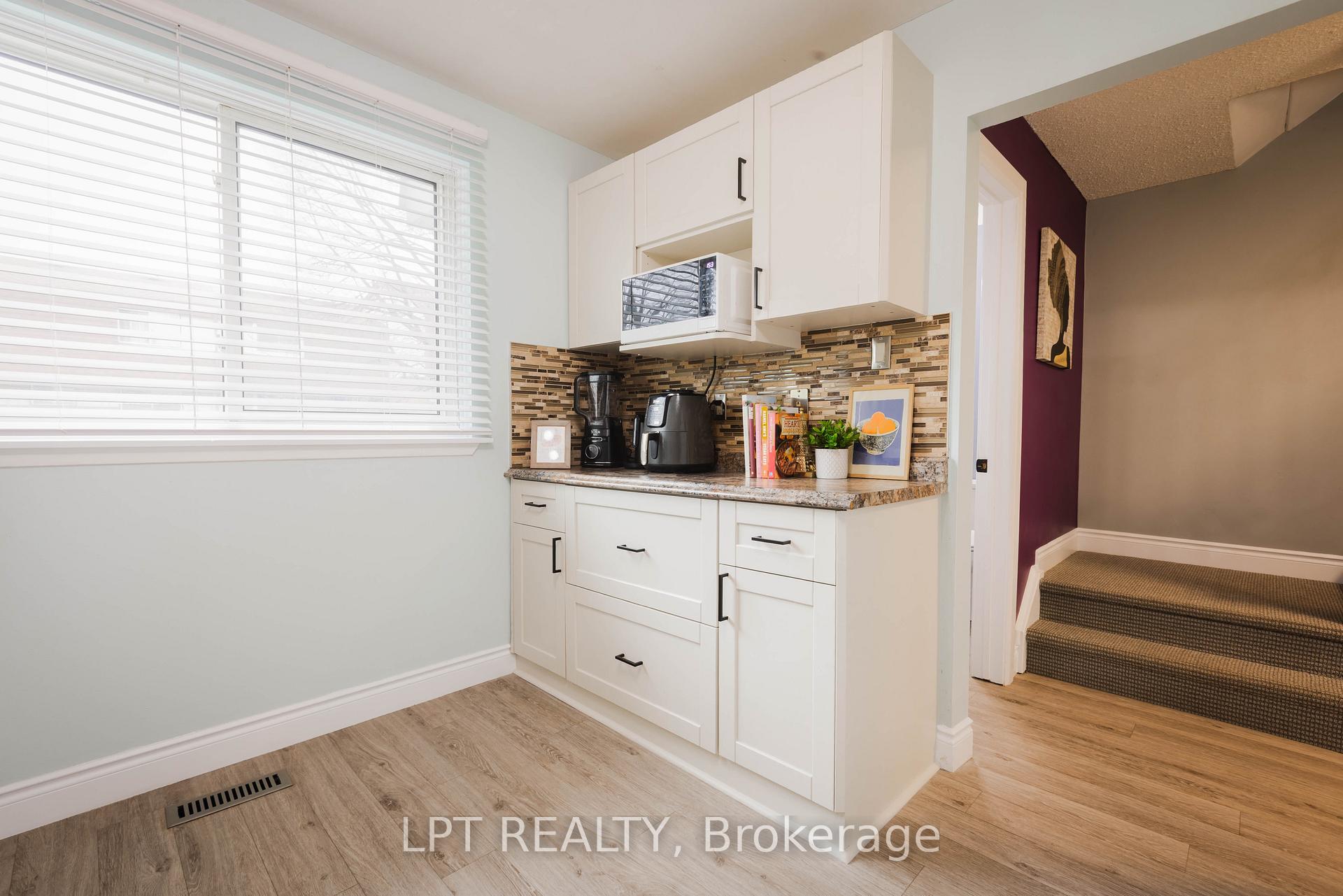 Photo 9 of Unit 3, 318 Laurier Avenue, Milton, Old Milton — HOMEH