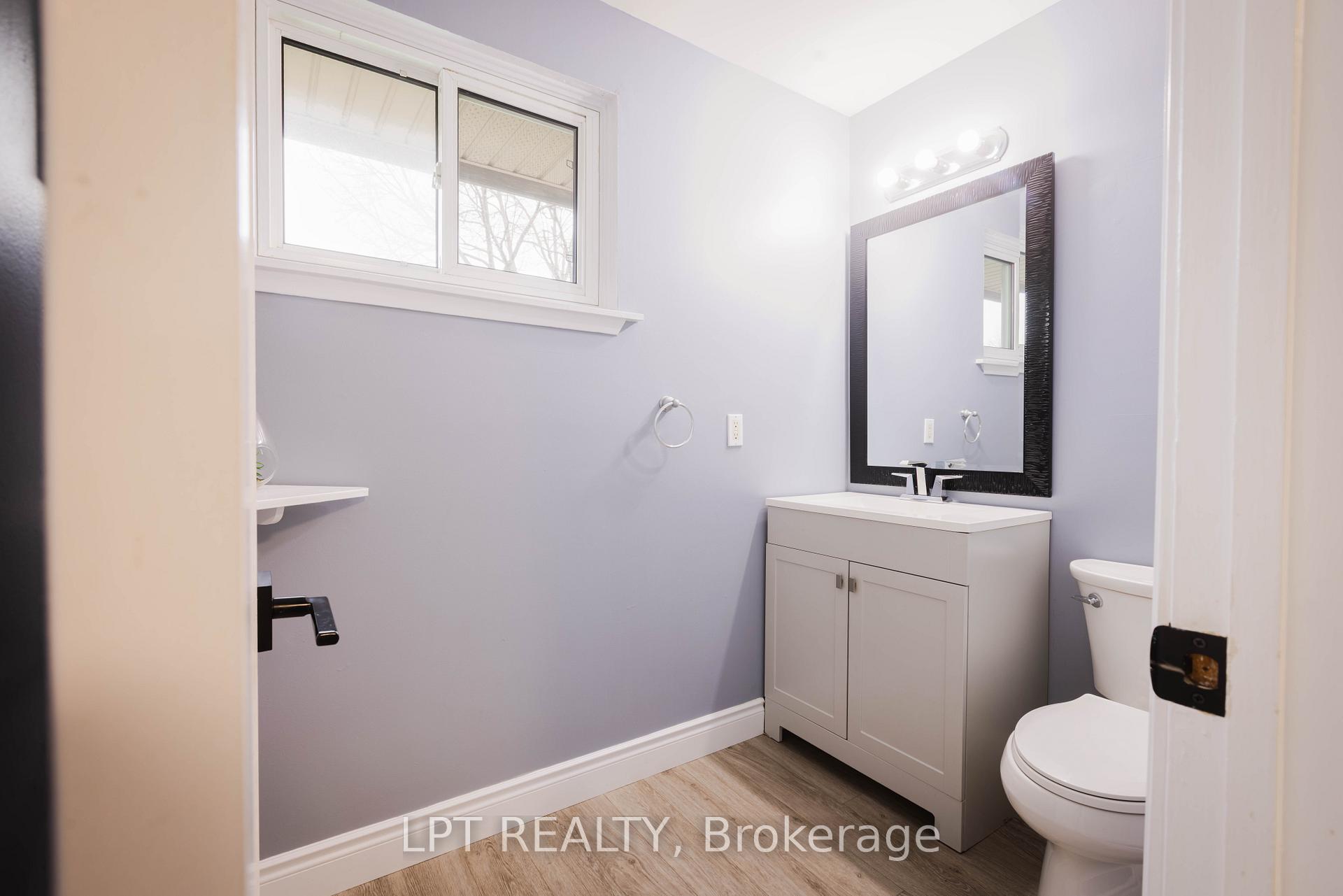 Photo 10 of Unit 3, 318 Laurier Avenue, Milton, Old Milton — HOMEH