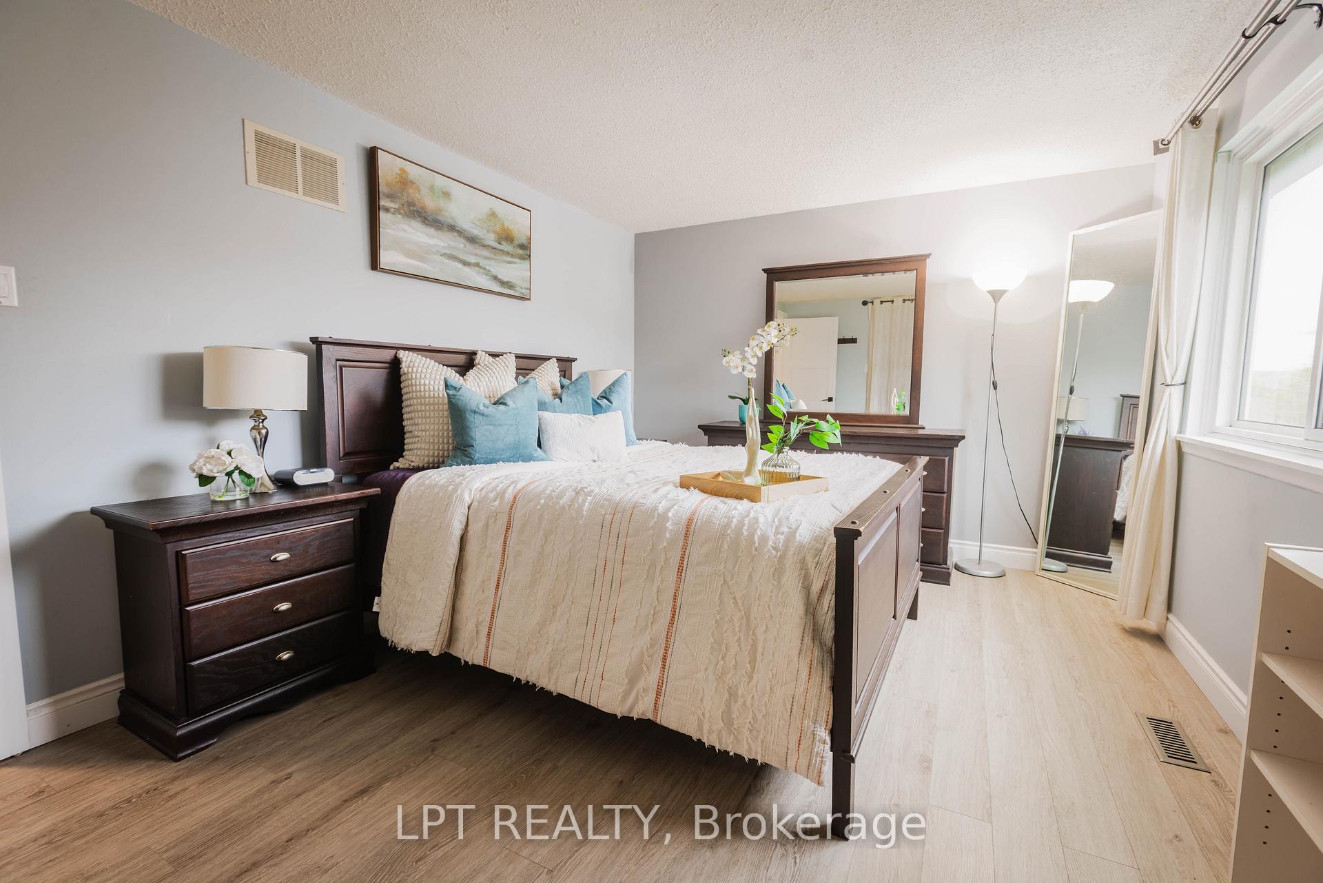 Photo 12 of Unit 3, 318 Laurier Avenue, Milton, Old Milton — HOMEH