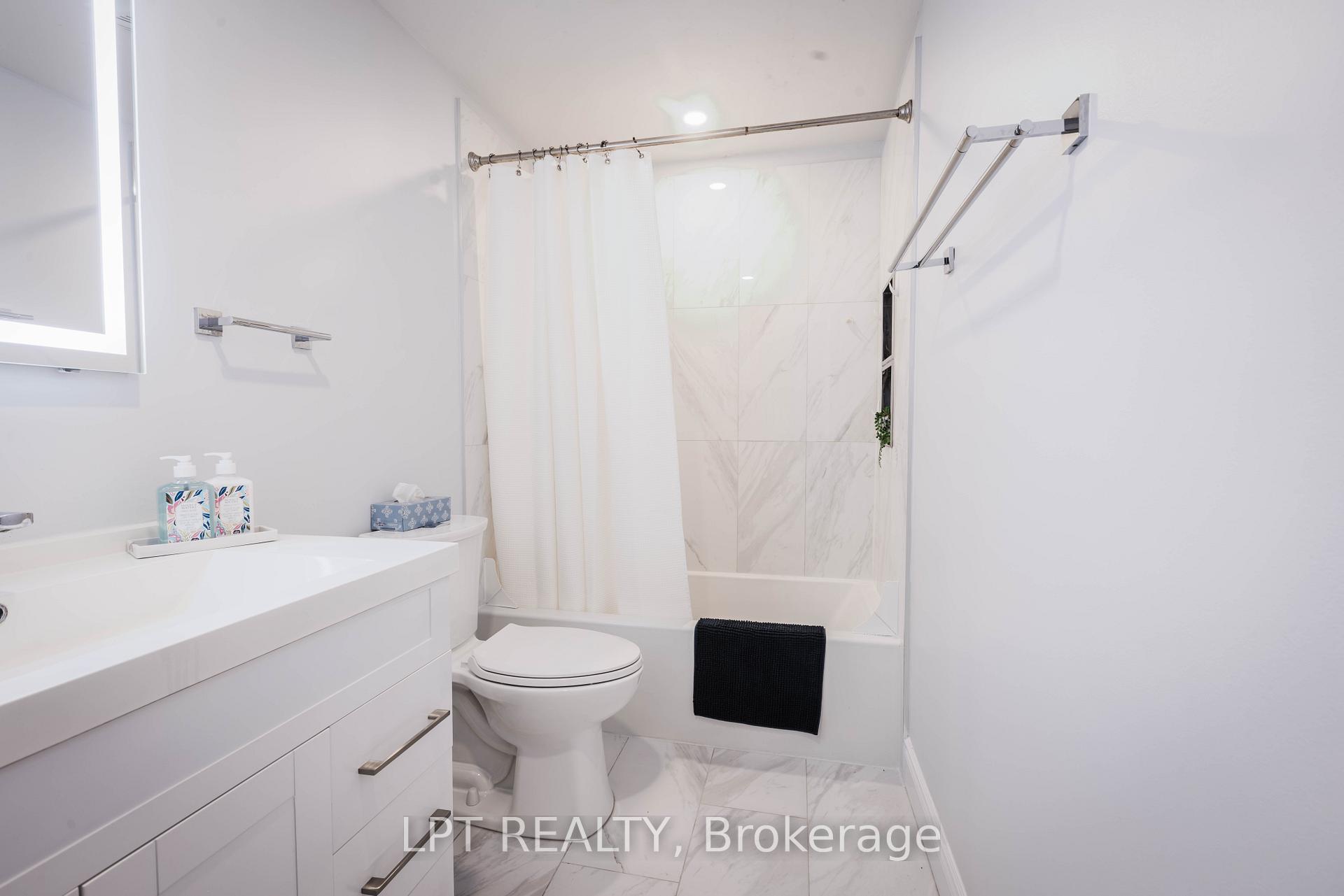 Photo 16 of Unit 3, 318 Laurier Avenue, Milton, Old Milton — HOMEH