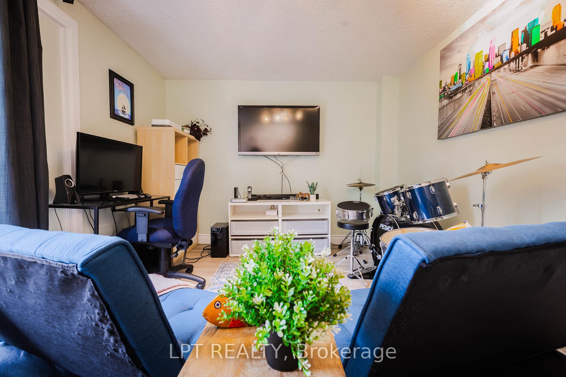 Photo 18 of Unit 3, 318 Laurier Avenue, Milton, Old Milton — HOMEH
