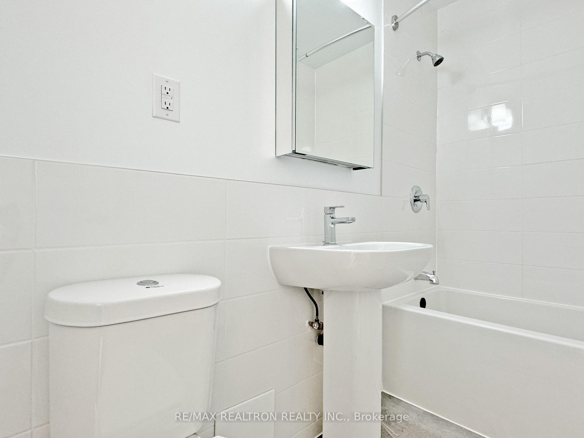 Photo 13 of Unit 402, 1545 Bathurst Street, Toronto, Forest Hill South — HOMEH