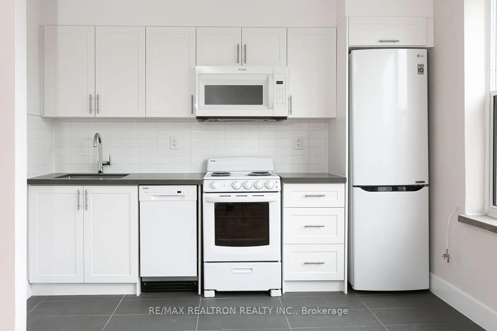 Photo 1 of Unit 402, 1545 Bathurst Street, Toronto, Forest Hill South — HOMEH